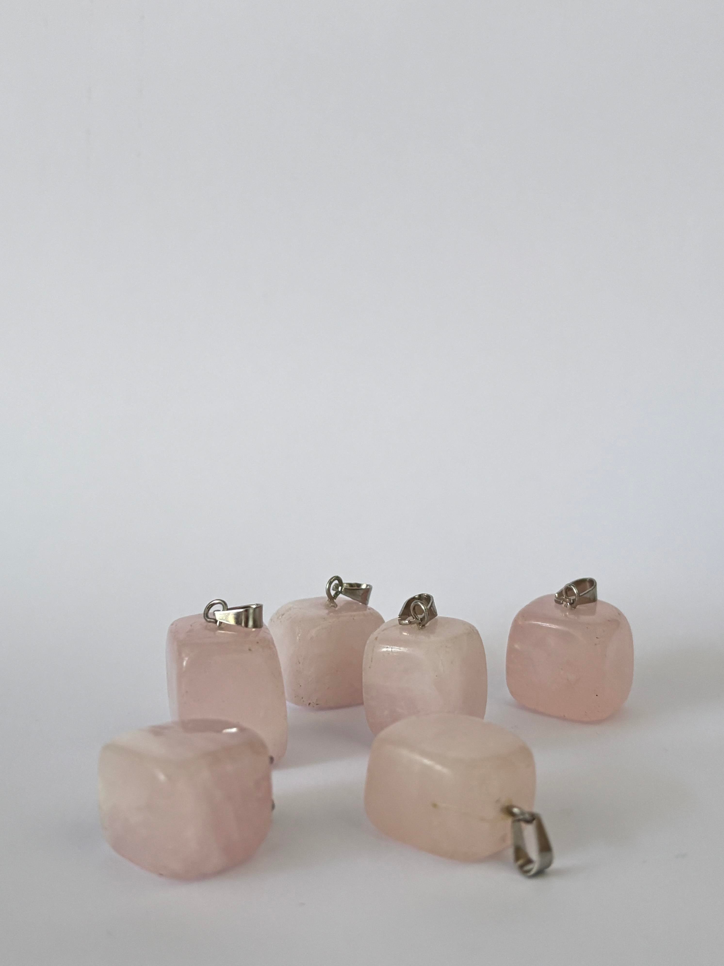 PEMBE KUVARS DOĞALTAŞ ÖZEL KÜP KESİM