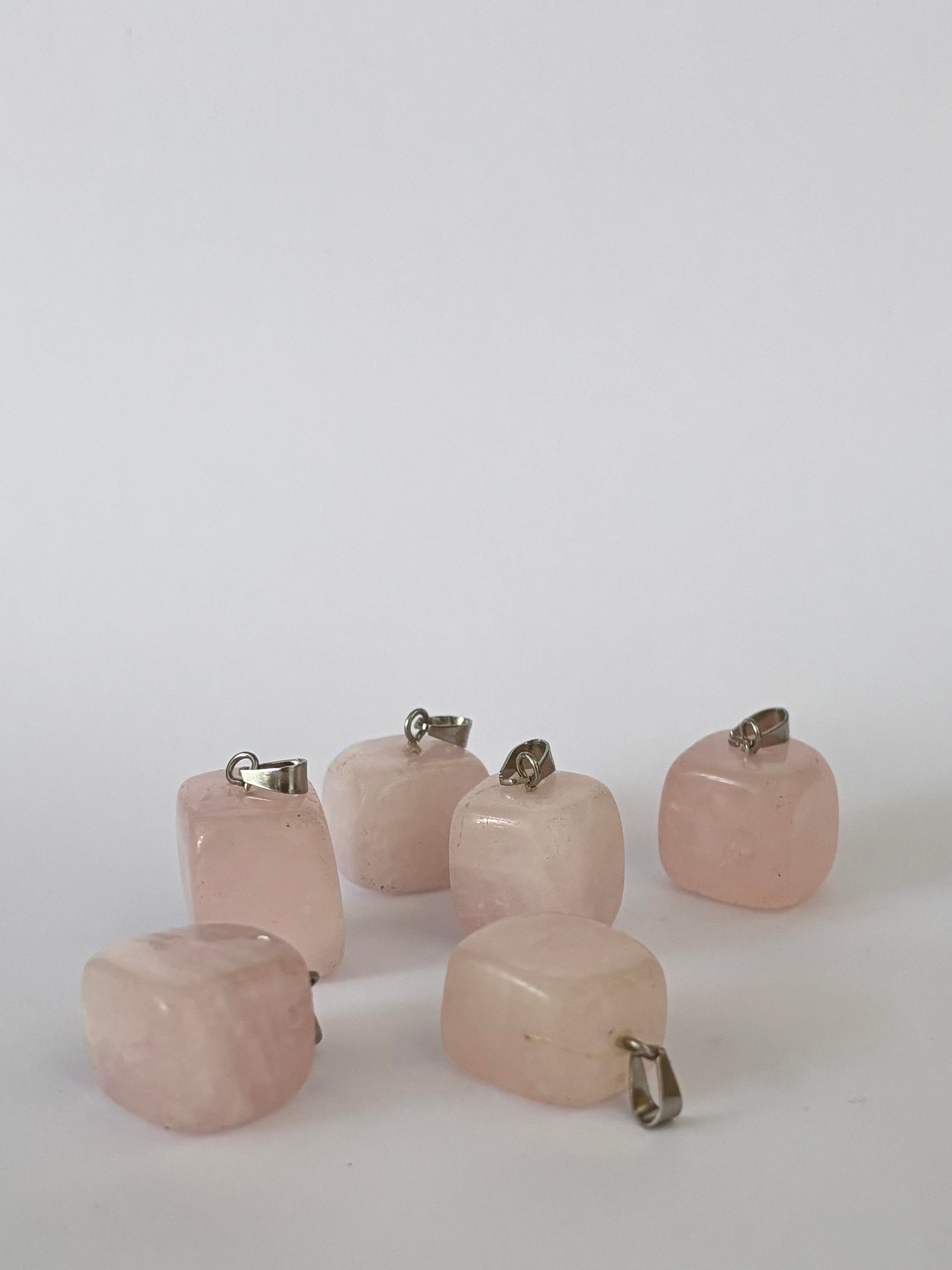 PEMBE KUVARS DOĞALTAŞ ÖZEL KÜP KESİM