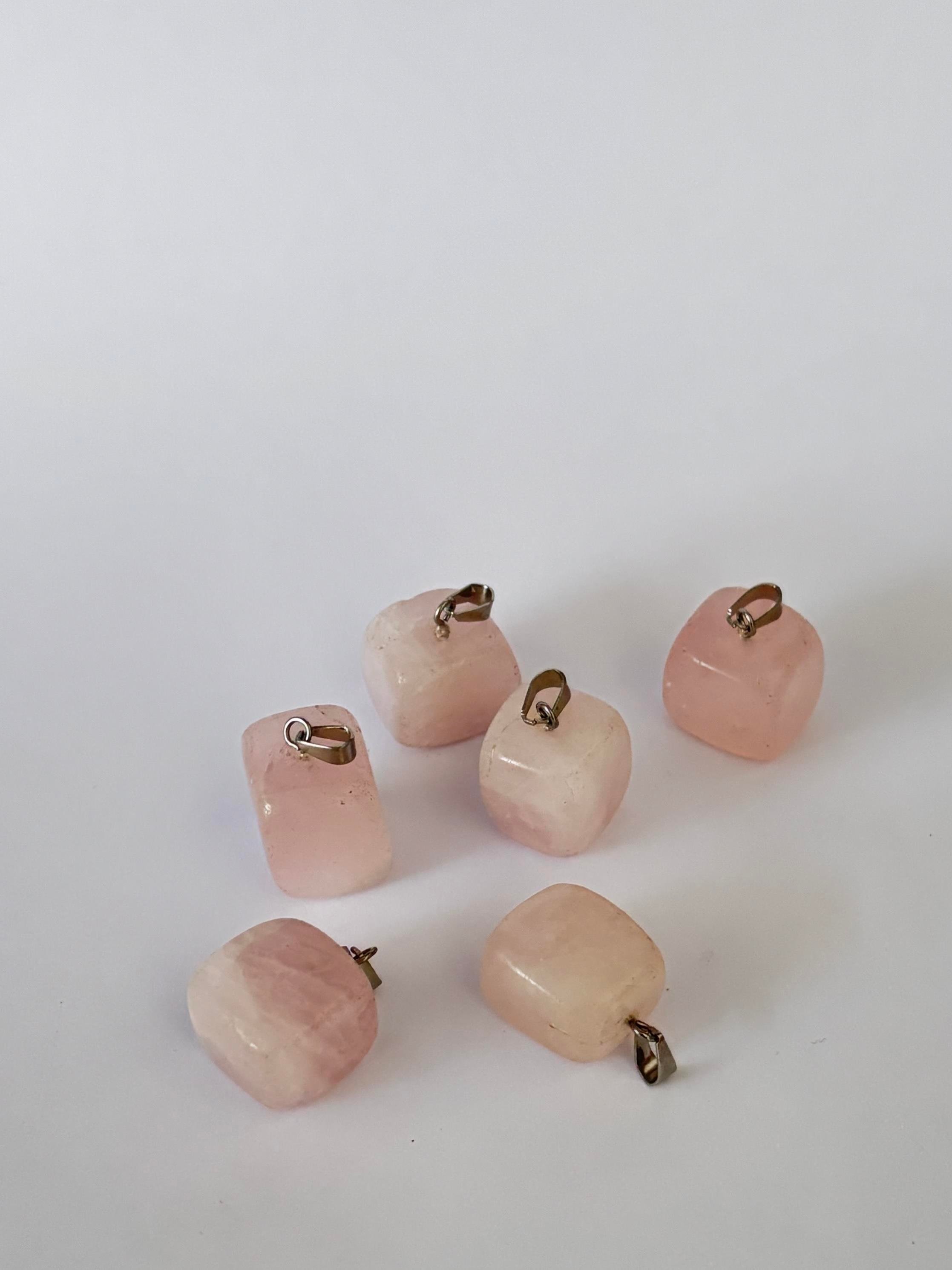 PEMBE KUVARS DOĞALTAŞ ÖZEL KÜP KESİM