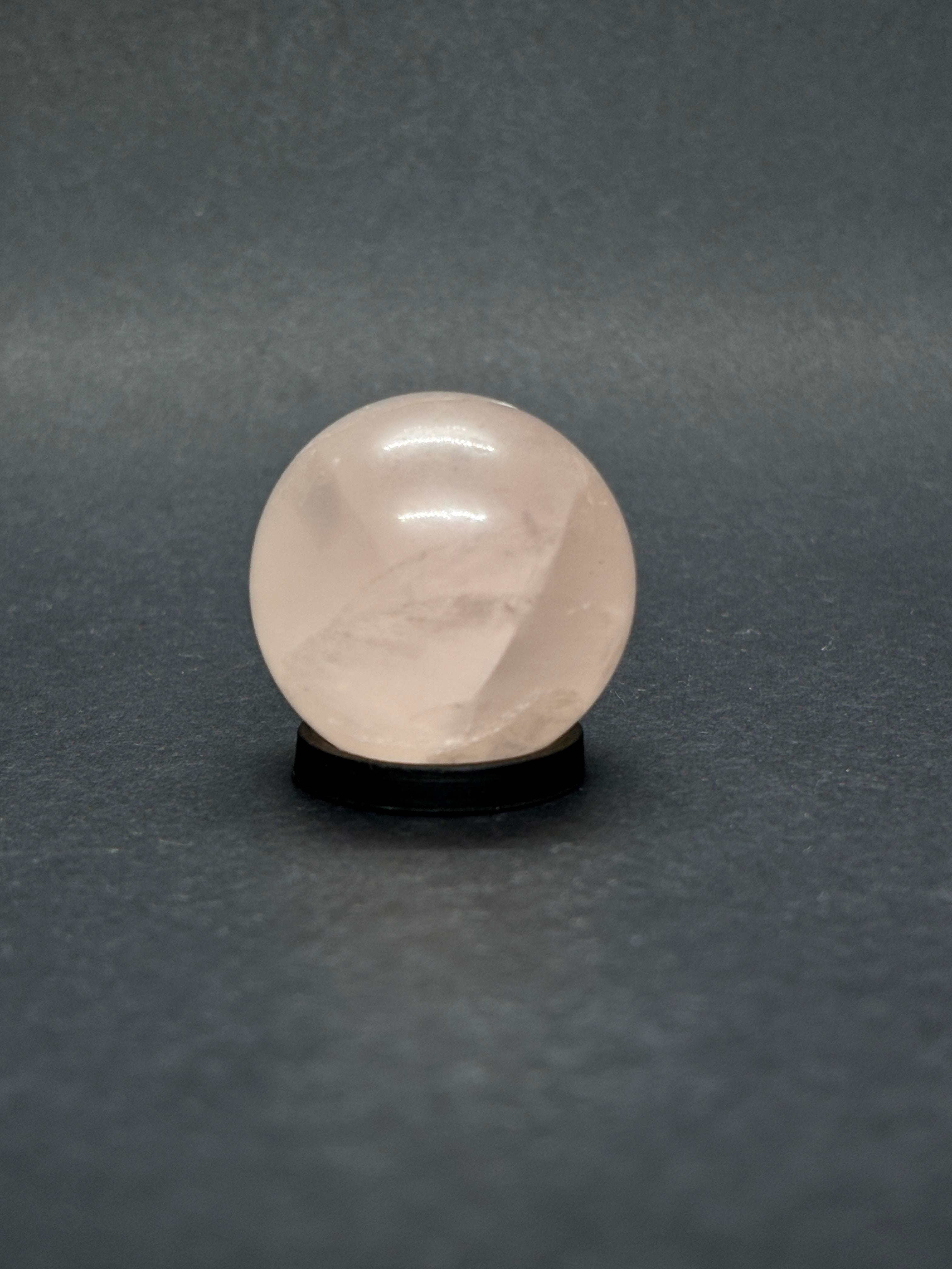 PEMBE KUVARS KÜRE DOĞALTAŞ