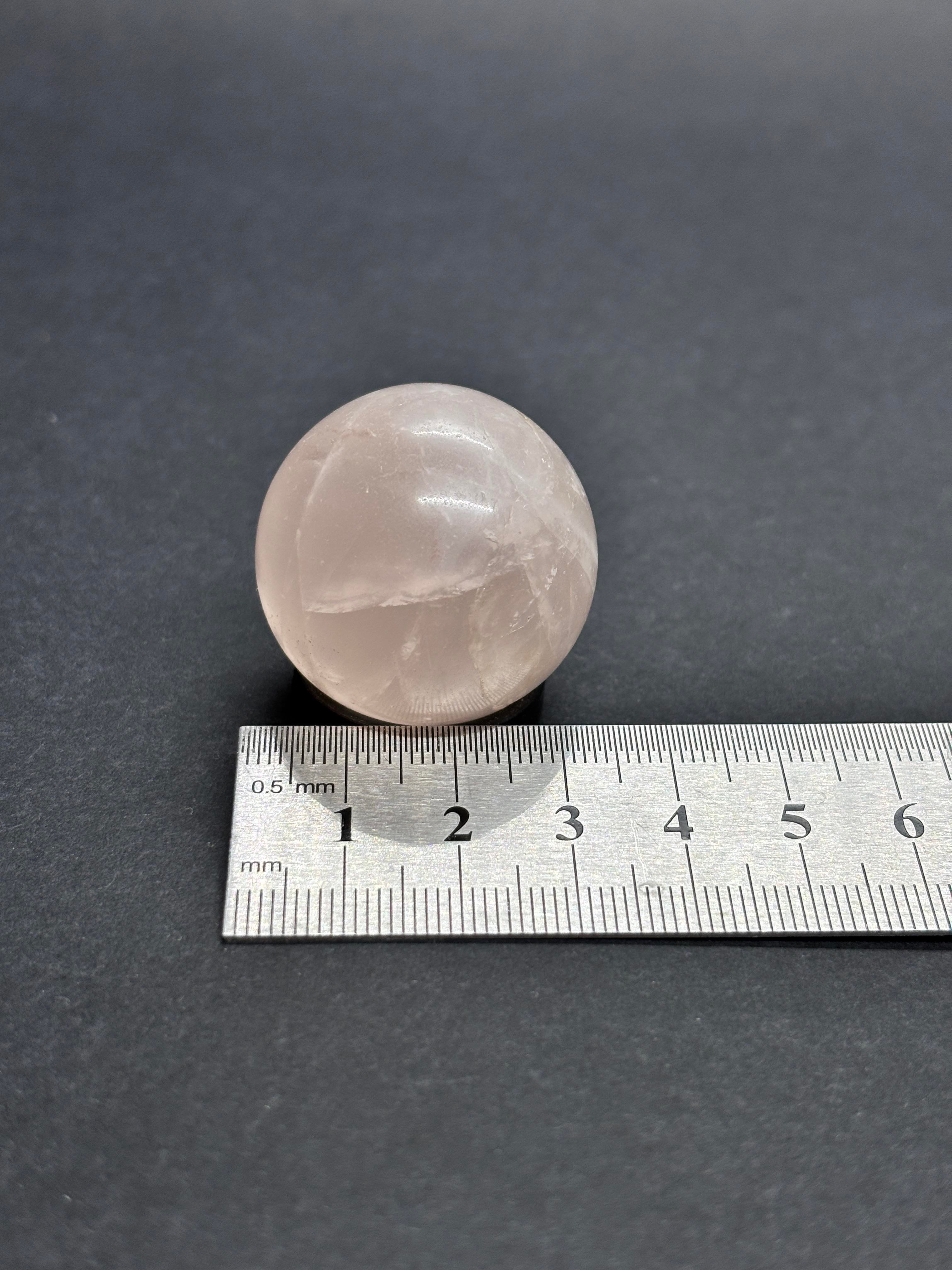 PEMBE KUVARS KÜRE DOĞALTAŞ