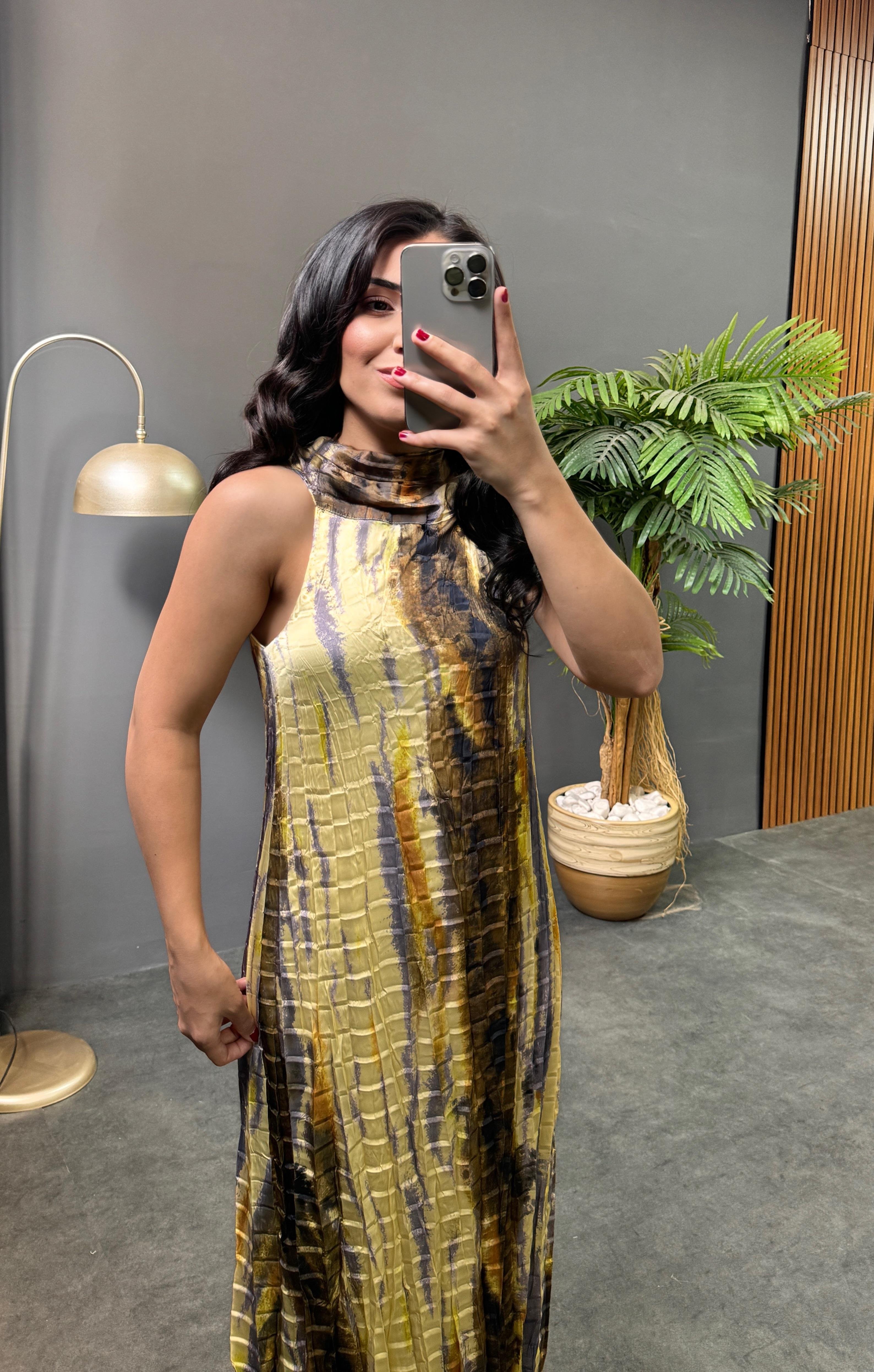 kendinden kırışık sarı elbise