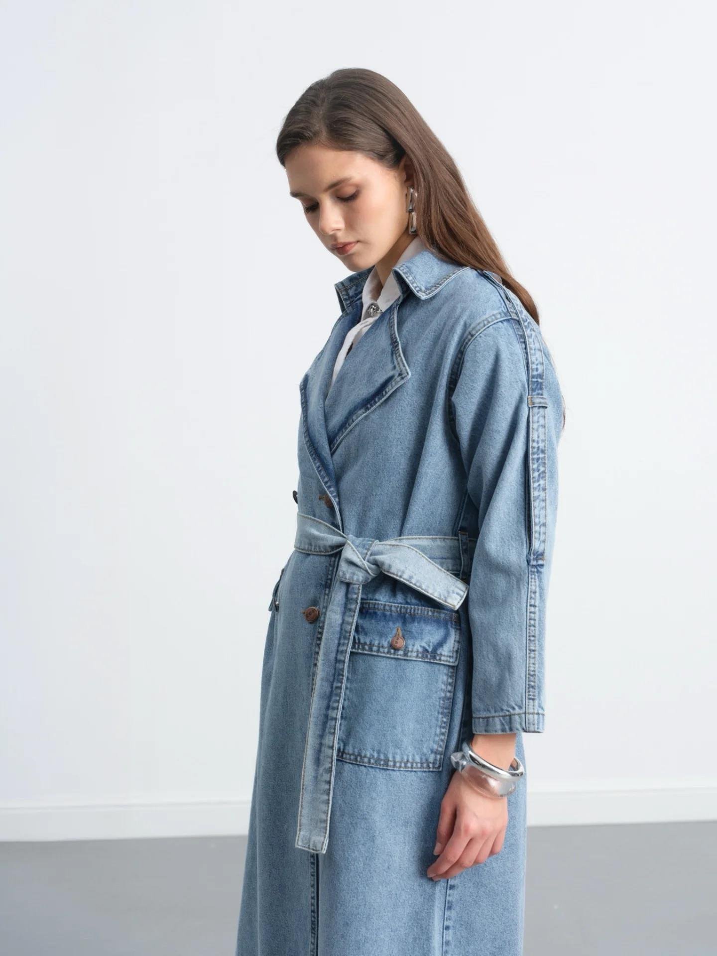 Apolet Omuz Detaylı Kruvaze Yaka Kuşaklı Denim Uzun Denim Gabardin Trençkot 6822