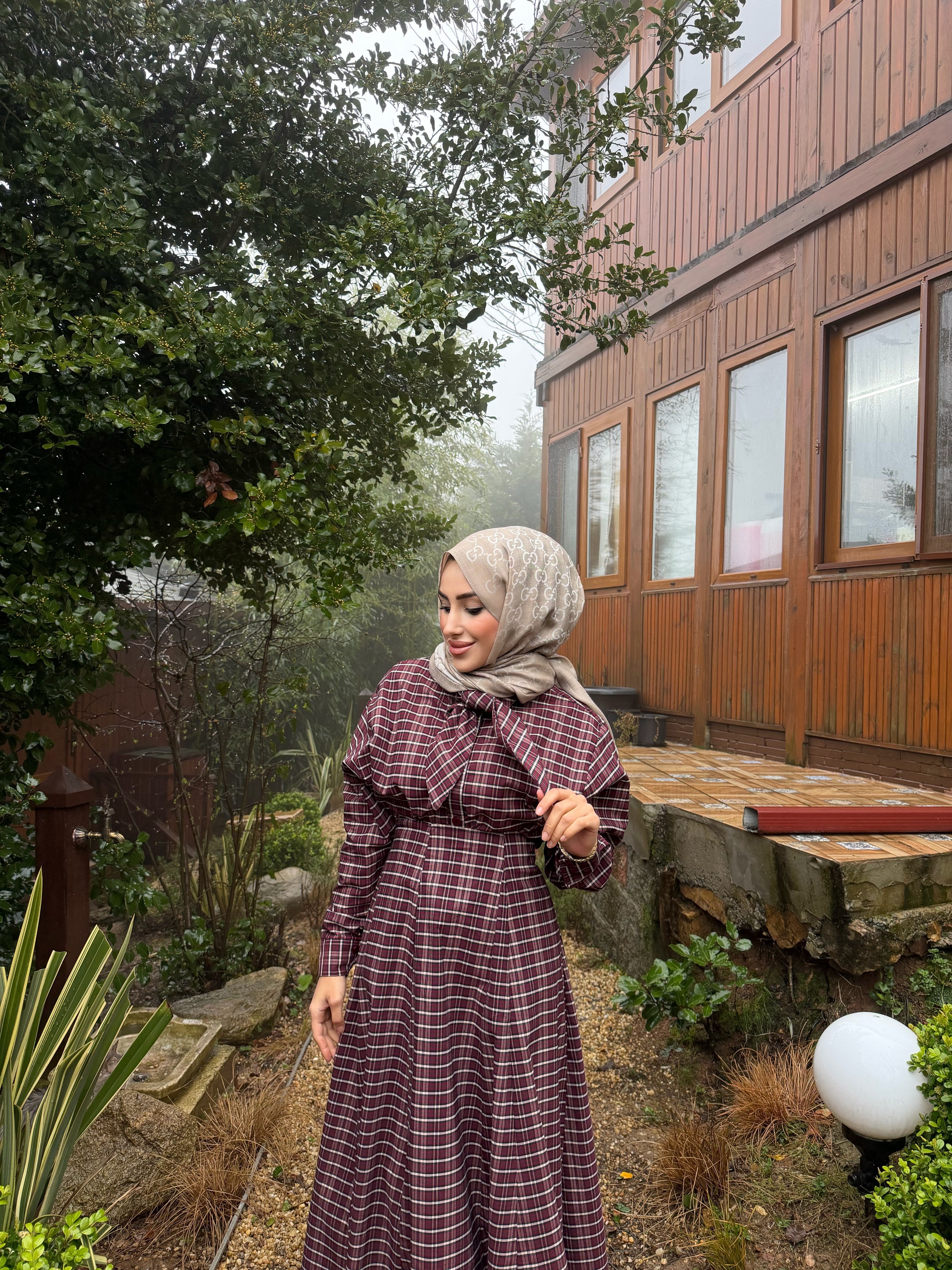 FULAR BAĞLAMALI EKOSE ETEKLİ TAKIM - BORDO