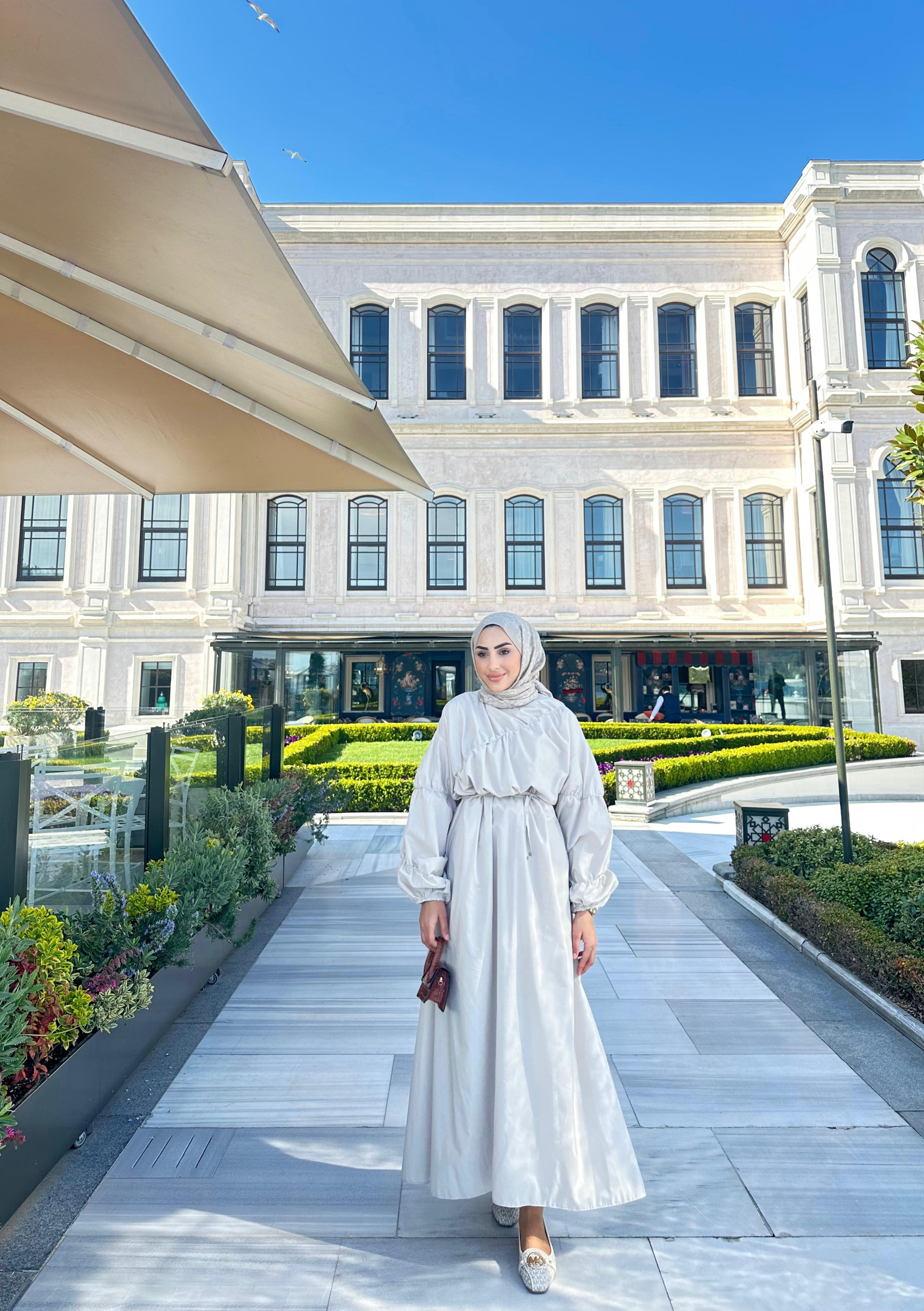 Roze Elbise Taş