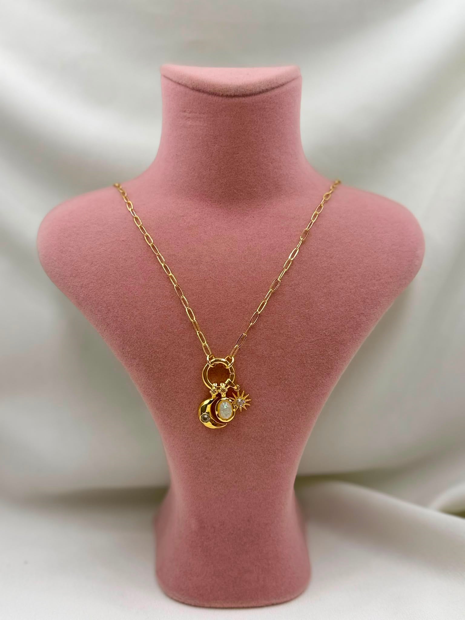 Hilal Detaylı Charm Kolye