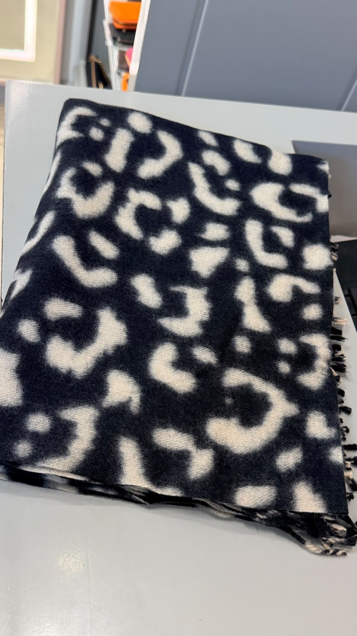Leopar Desenli Siyah Renk Pashmima Şal 70x200