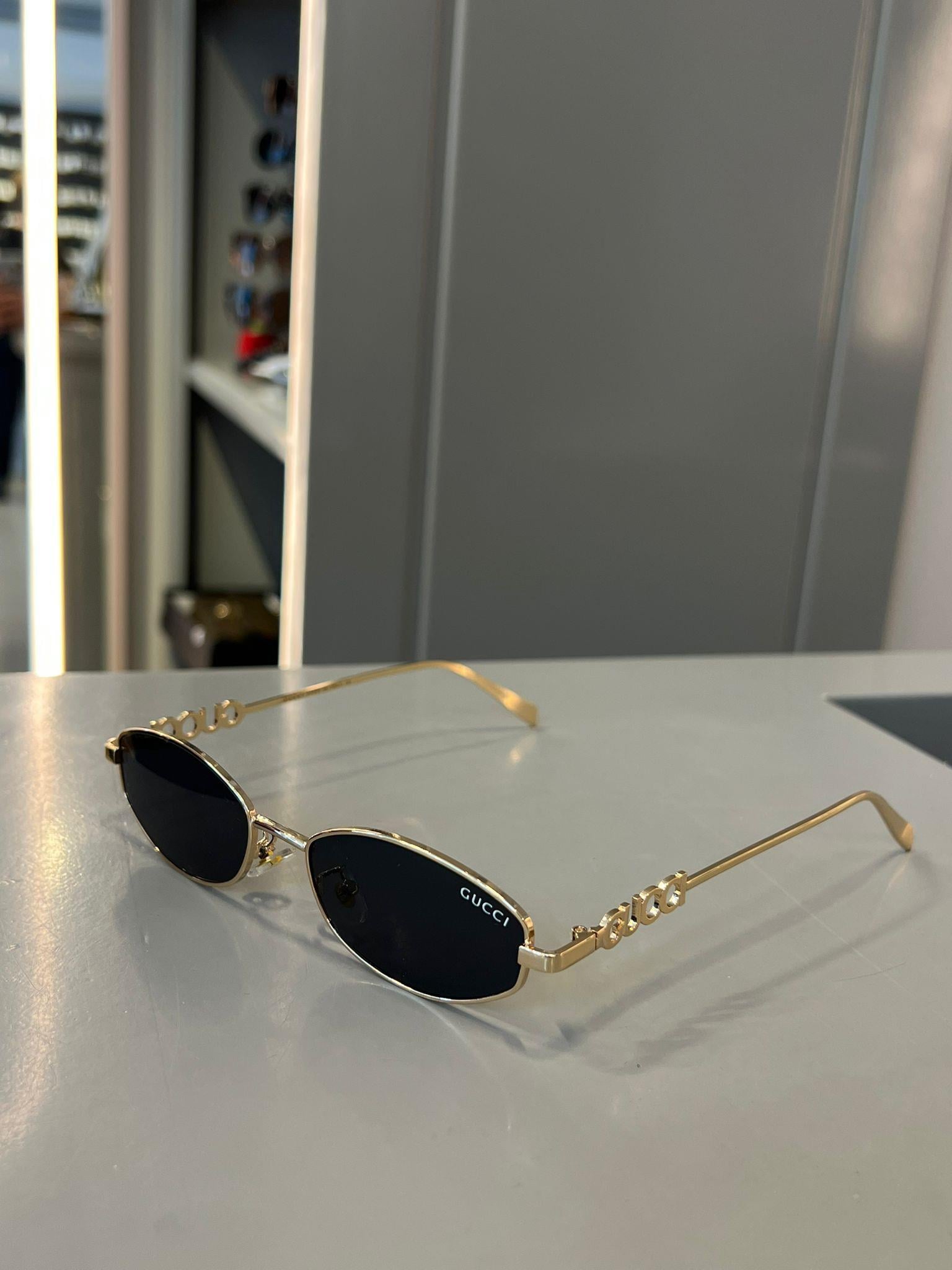 Marka Model Metal Çerçeve Siyah Gözlük
