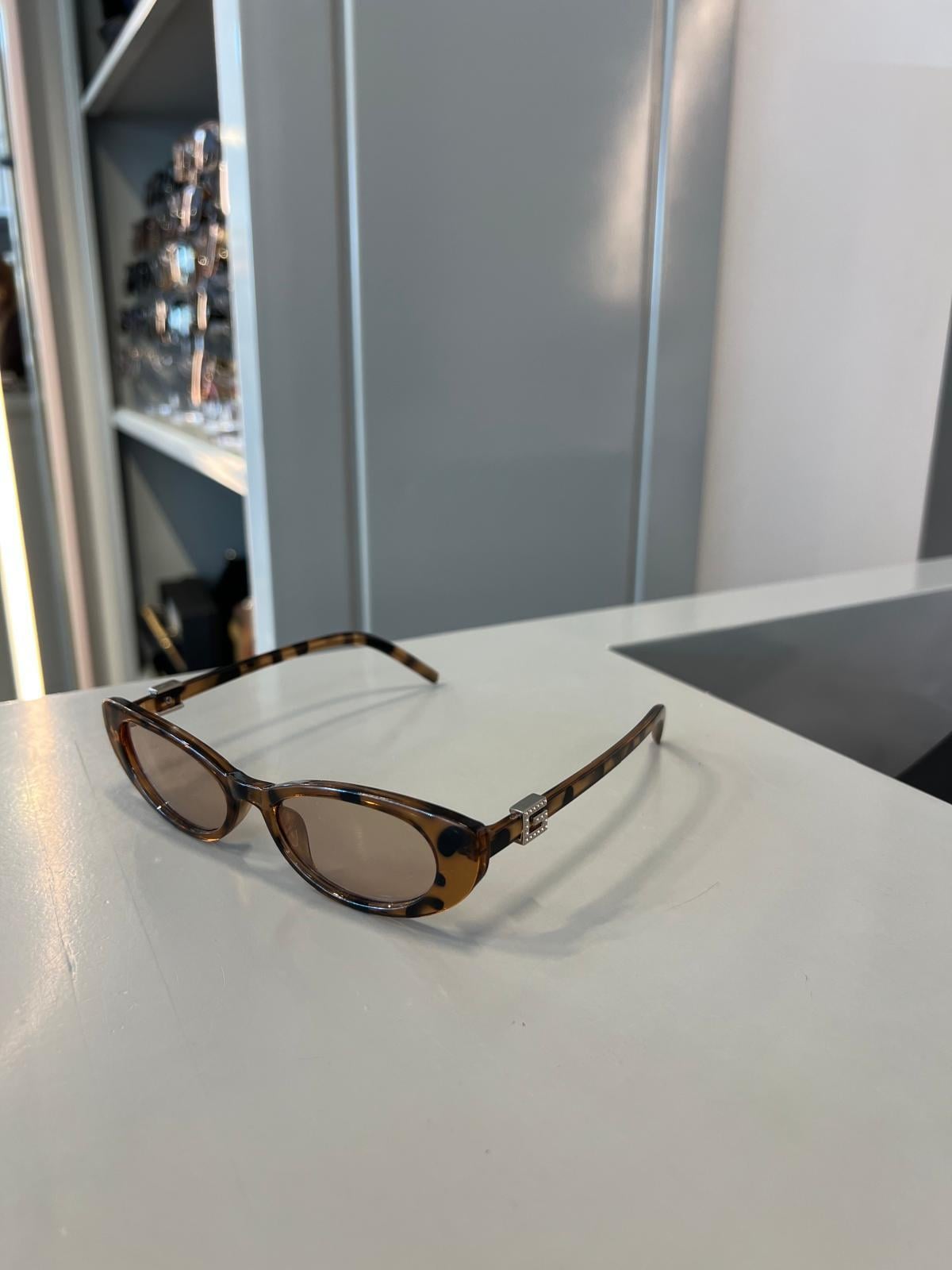 Marka Model Renkli Cam Oval Leopar Gözlük