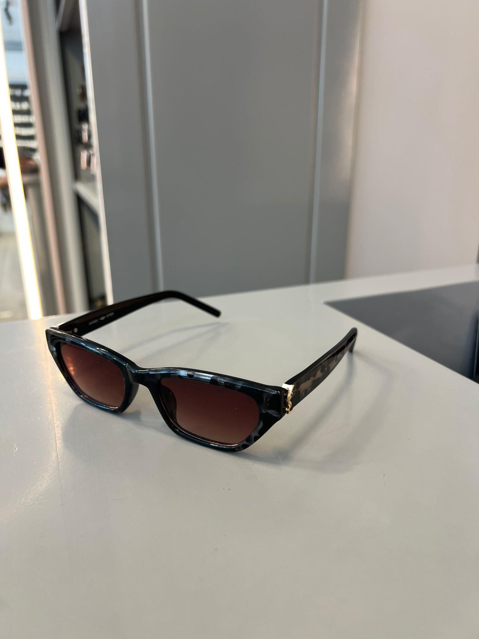 Marka Model Siyah-Gri Leopar Gözlük