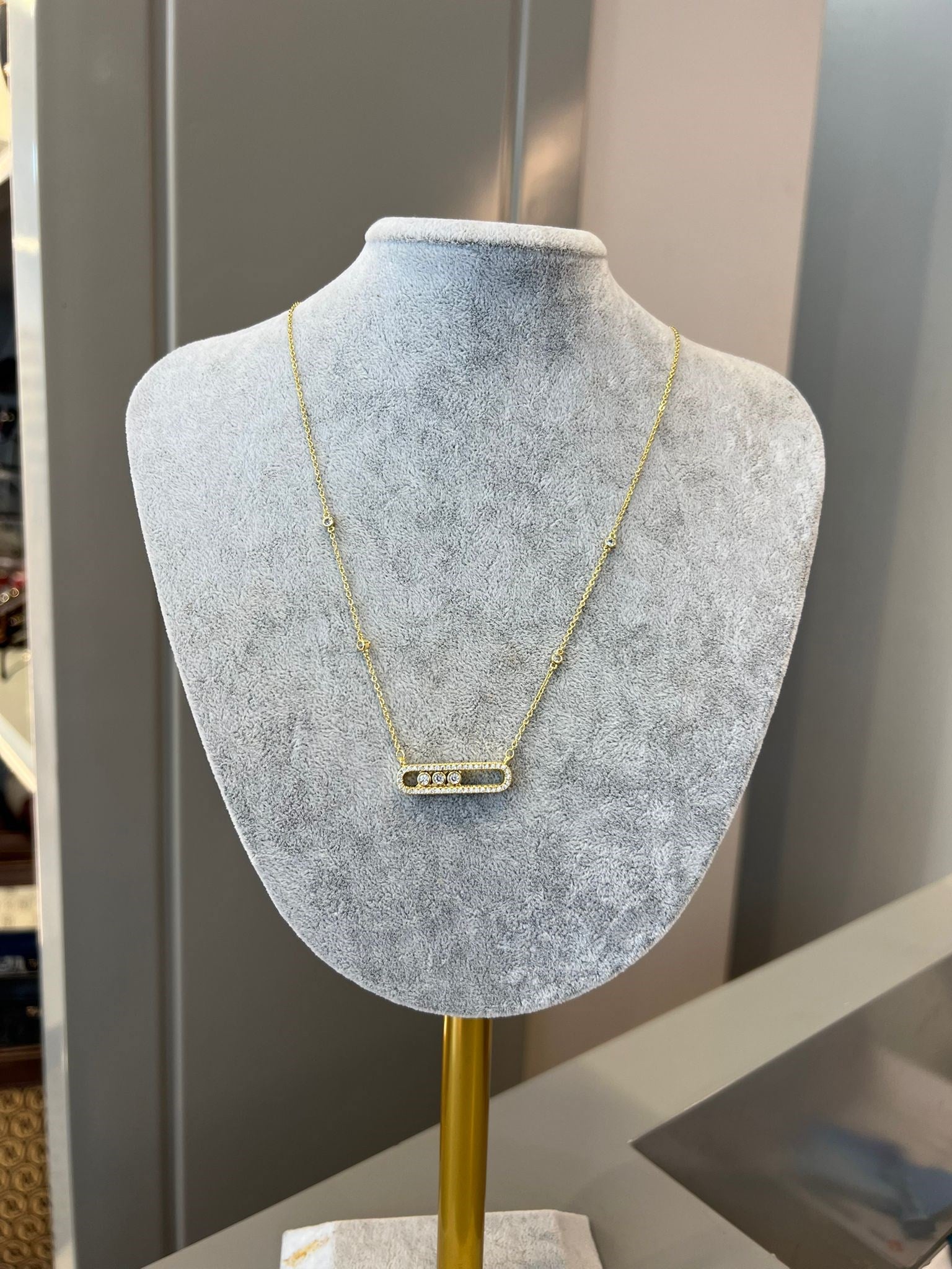 Marka Model Taş Detaylı Gold Kolye