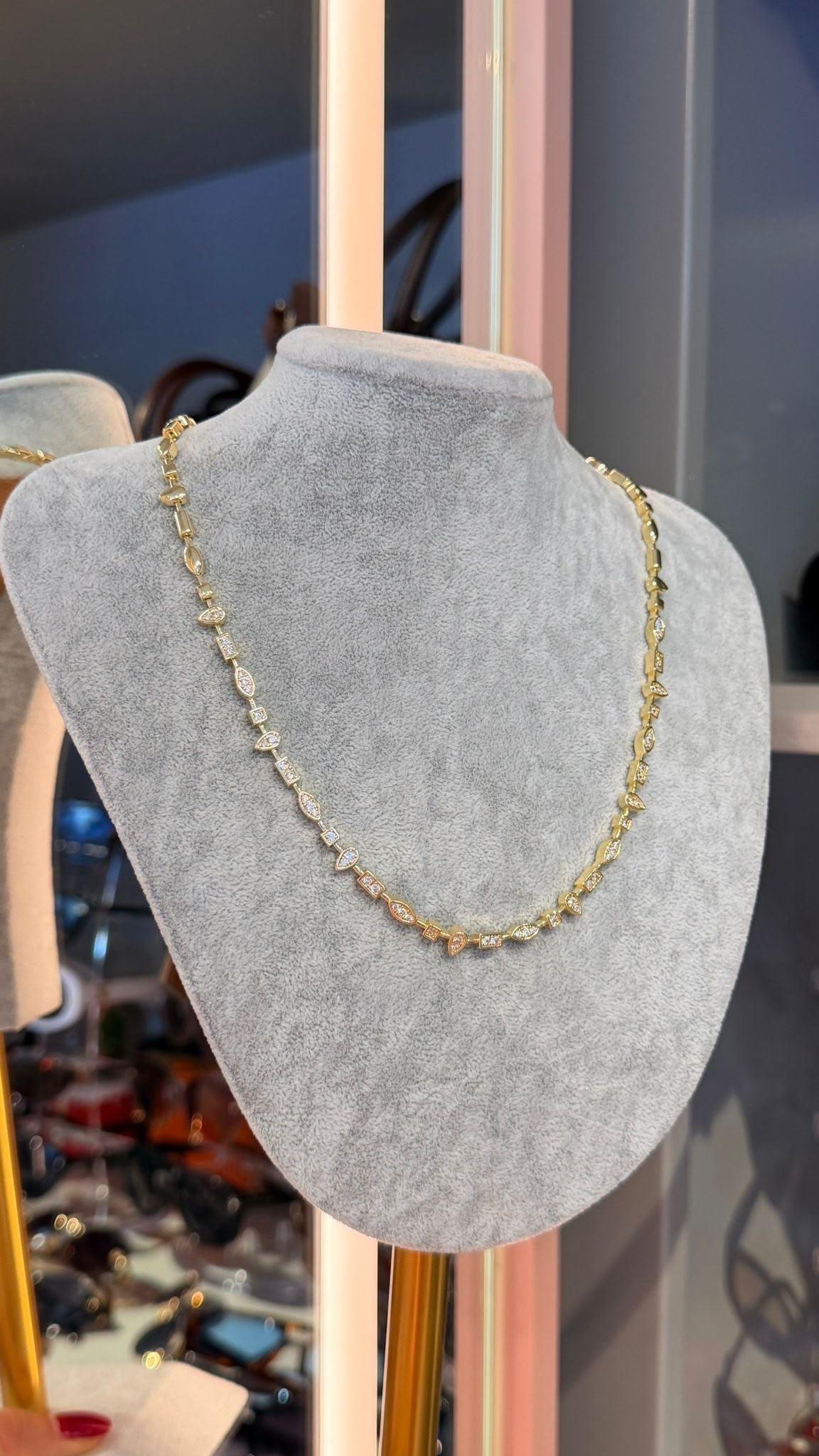 Marka Model Taşlı Kolye