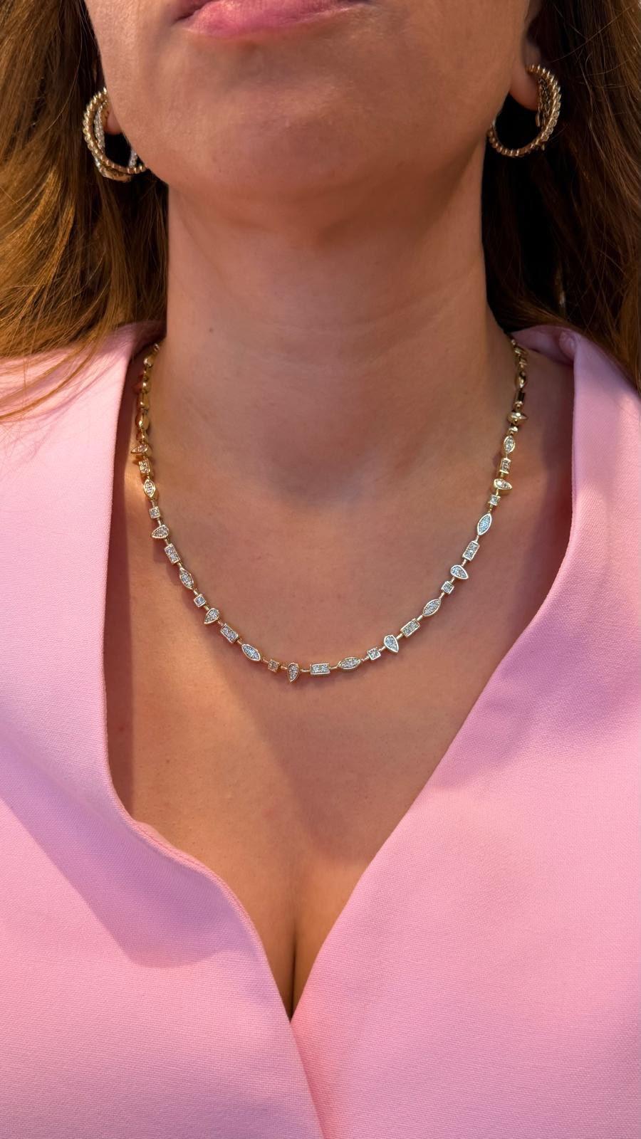 Marka Model Taşlı Kolye