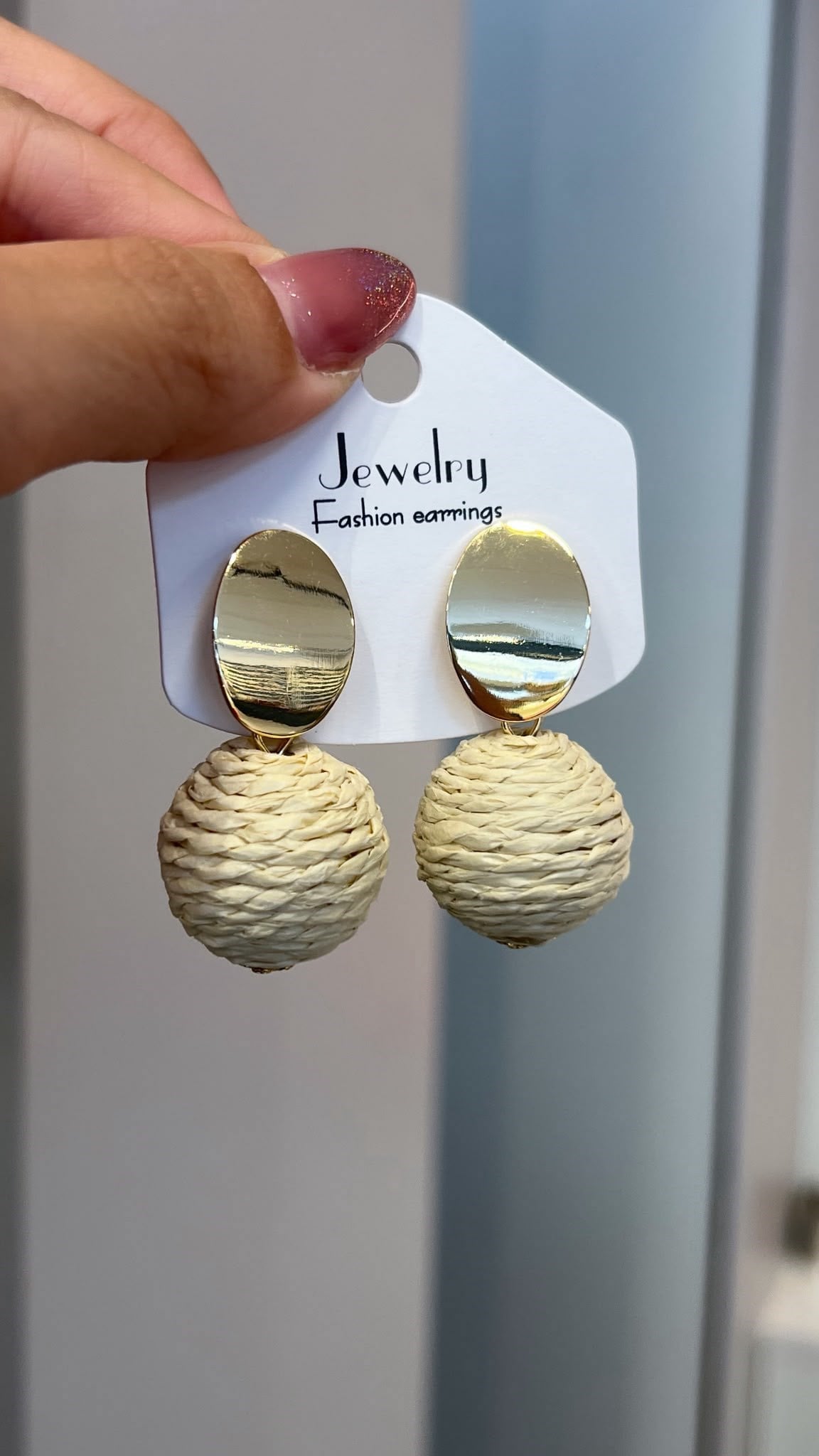 Oval Plaka Model Hasır Krem Küpe