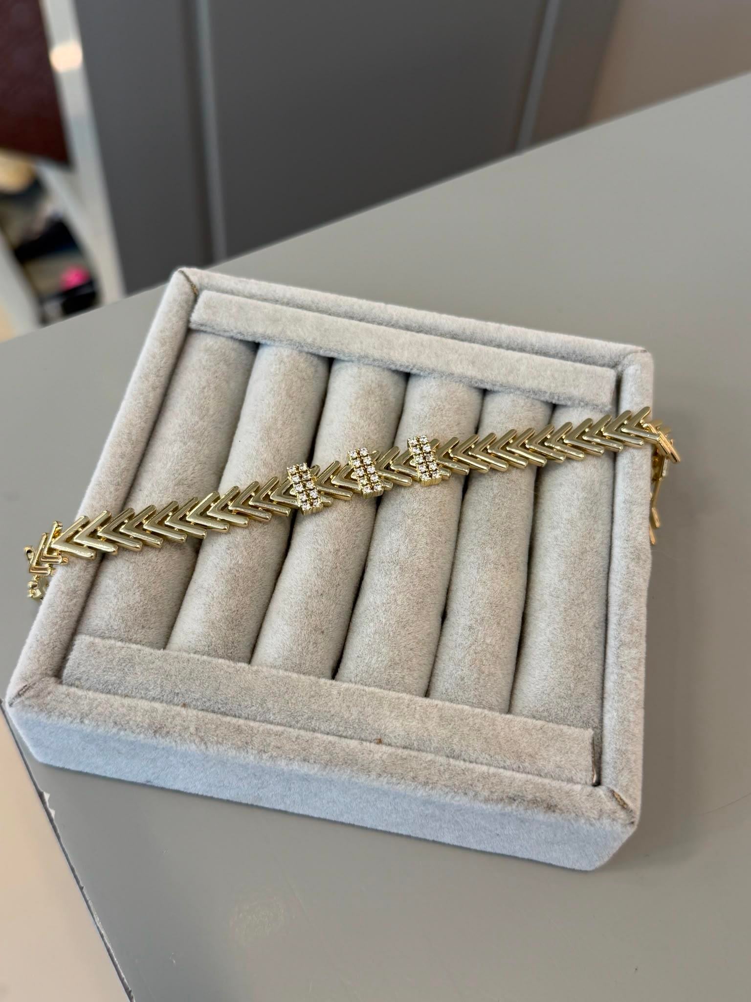 Özel Seri 14K Çavuş Model Taşlı Bileklik