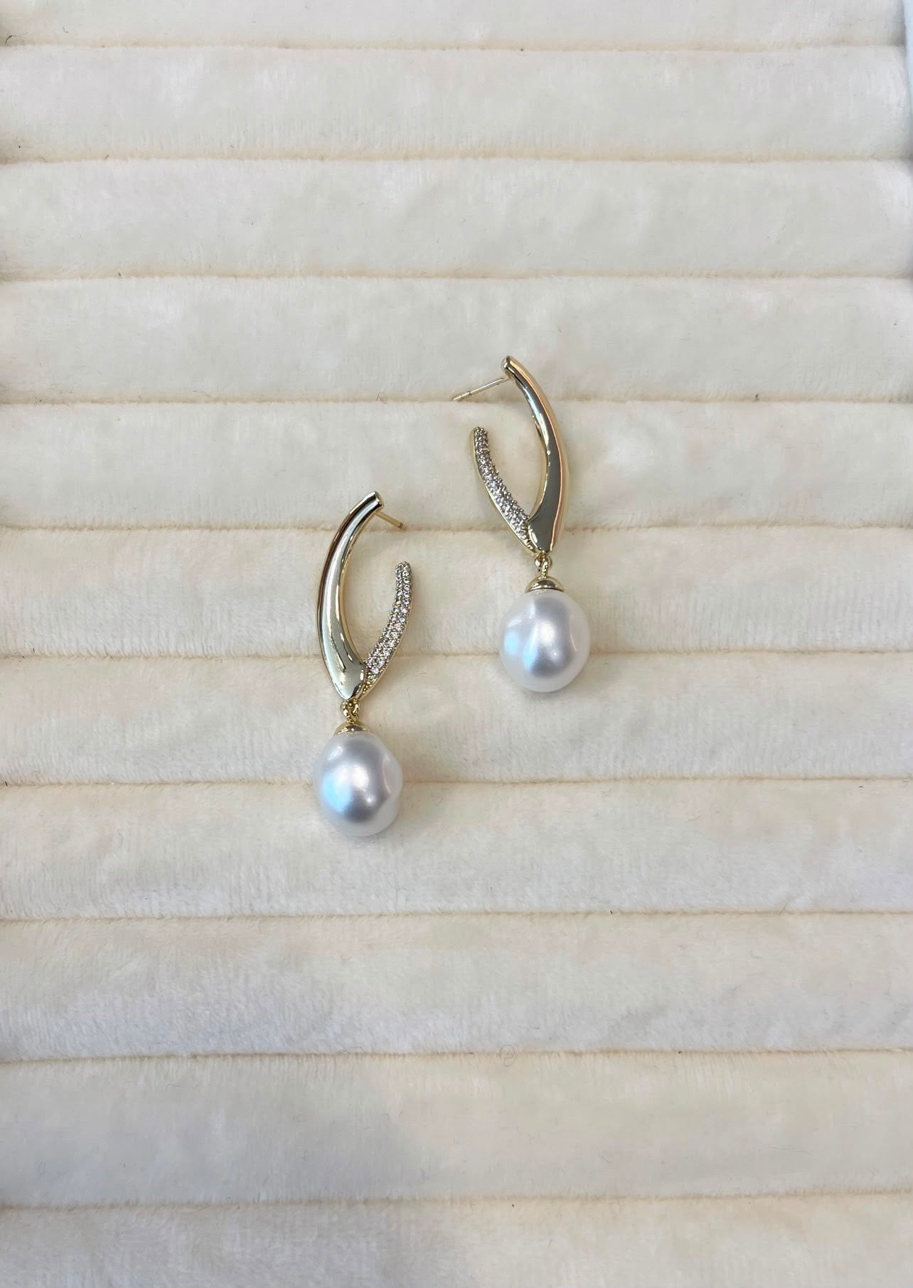 Özel Seri 14K Sallantılı İnci Küpe