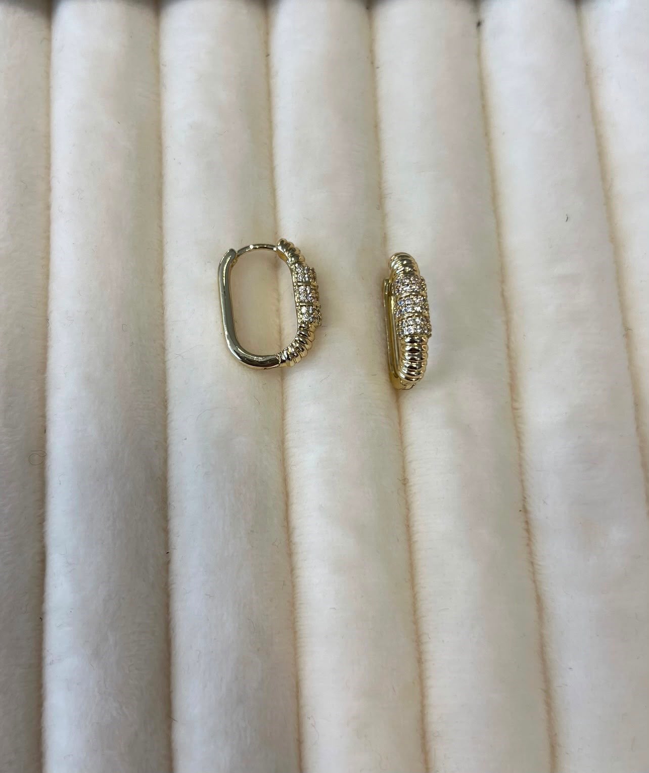 Özel Seri 14K taş Detaylı Burgu Oval Gold Küpe