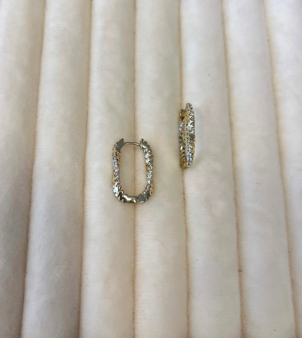 Özel Seri 14K Taşlı Asimetrik Gold Küpe