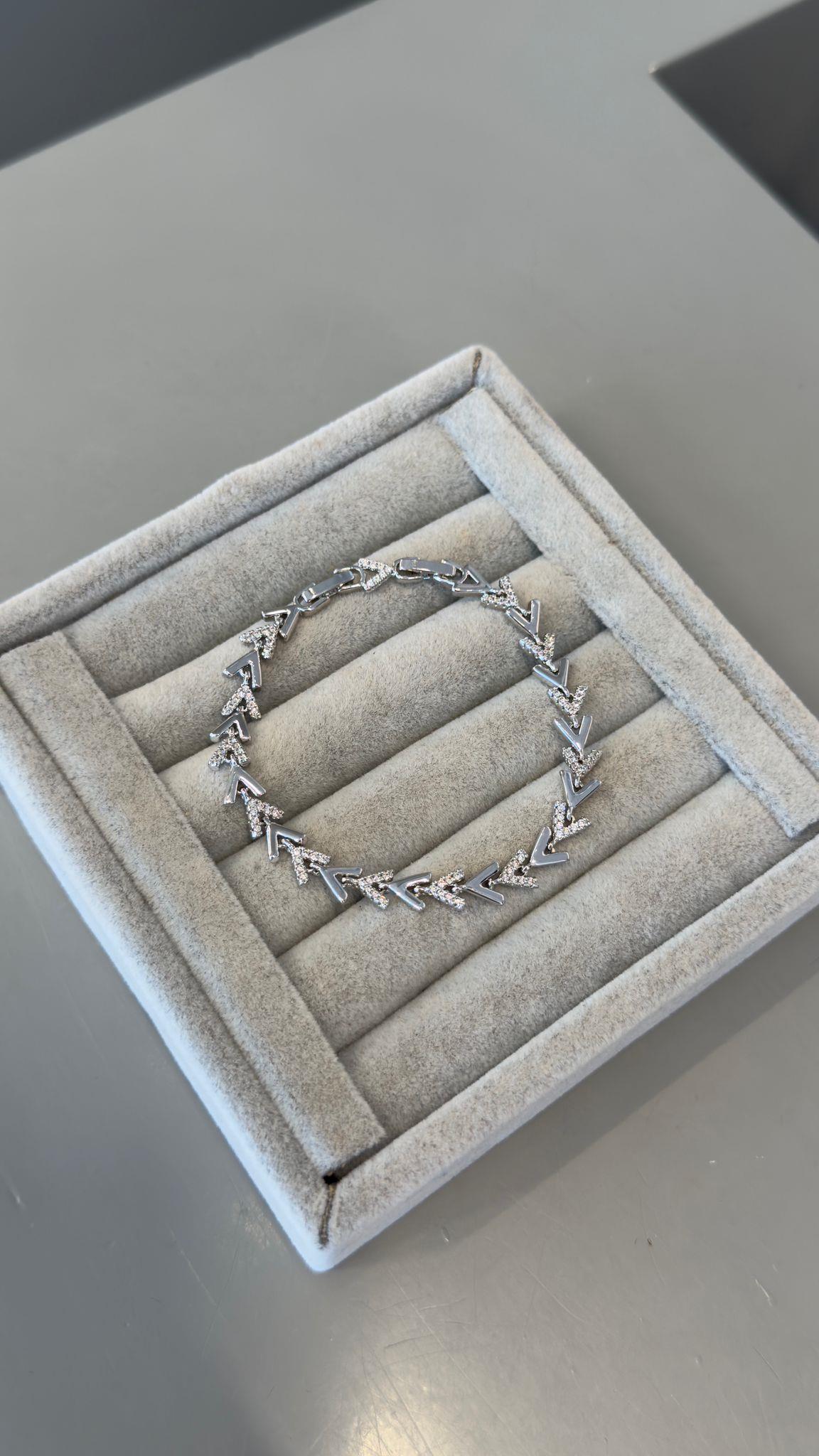 Özel Seri Silver V Bileklik