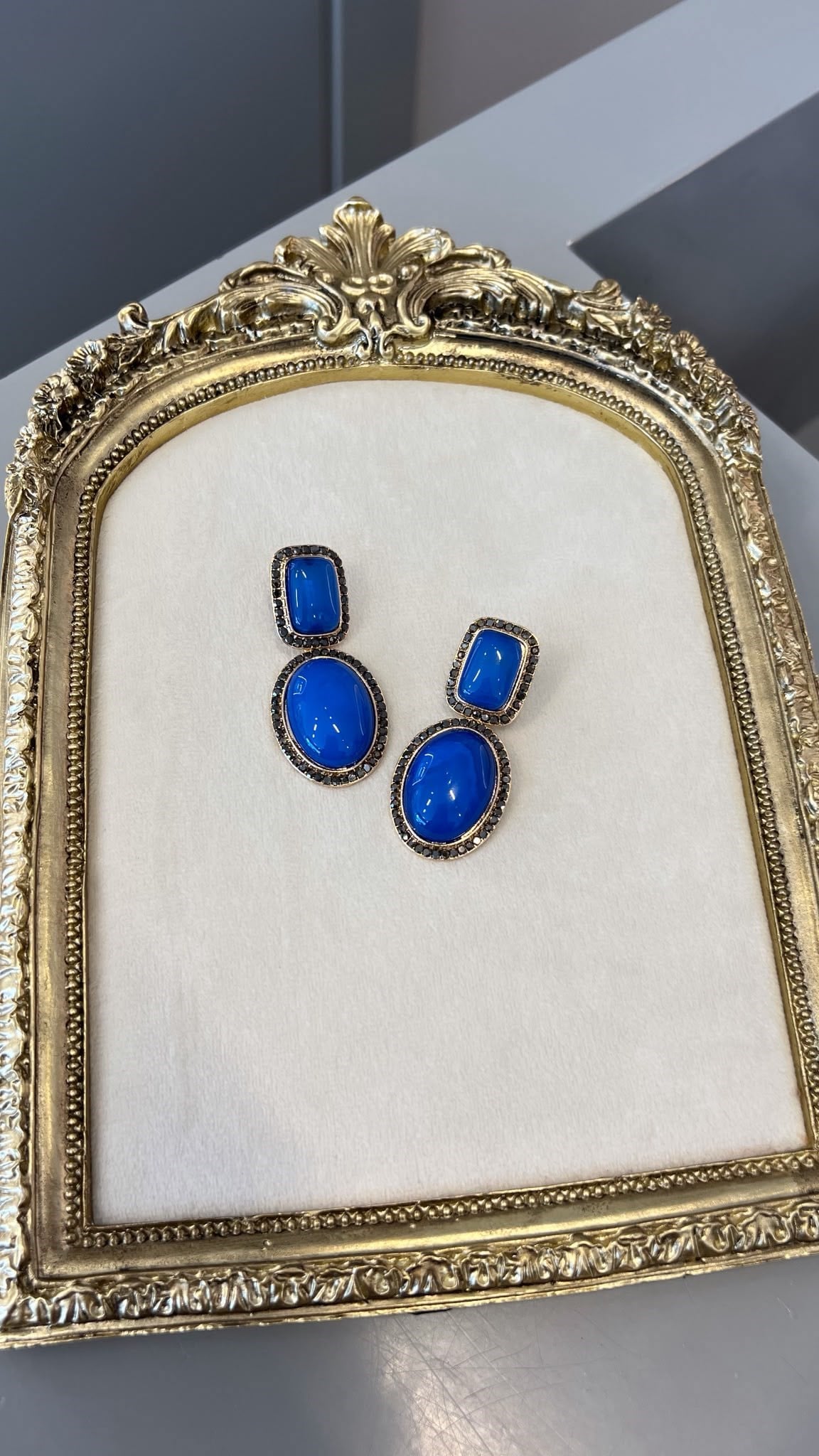 Parlak Taşlı Mavi Küpe