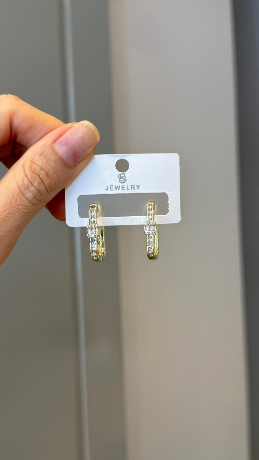 Taş Detaylı Gold Dikdörtgen Küpe