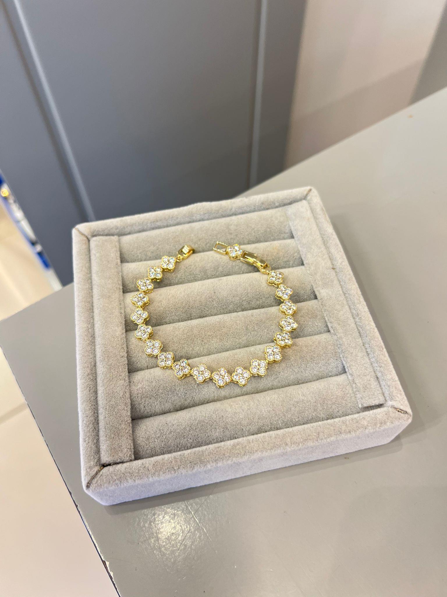 Taşlı Gold Yonca Bileklik