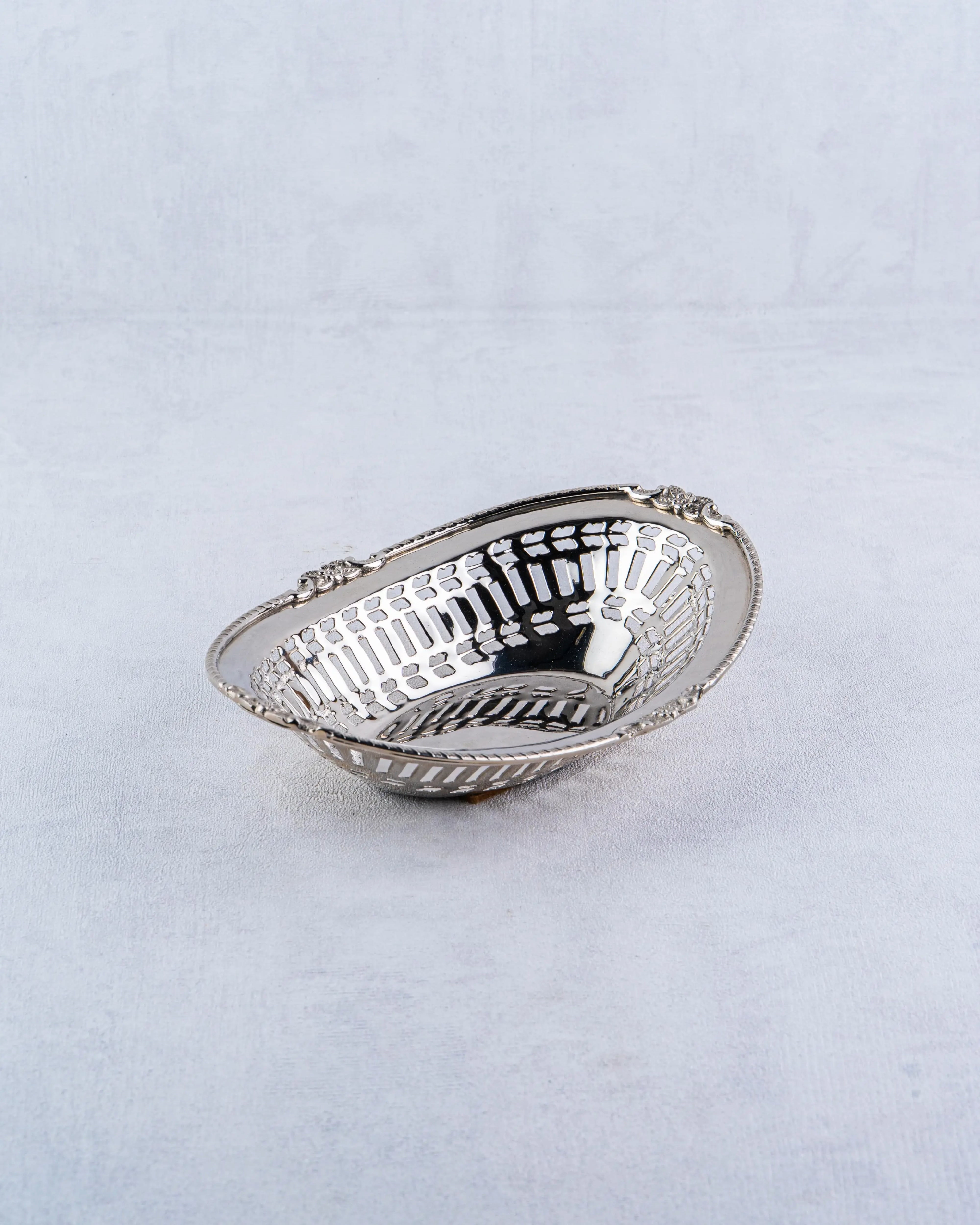 Lmd Jaalı Oval Gümüş Ekmeklik 24X17X5,5 Cm