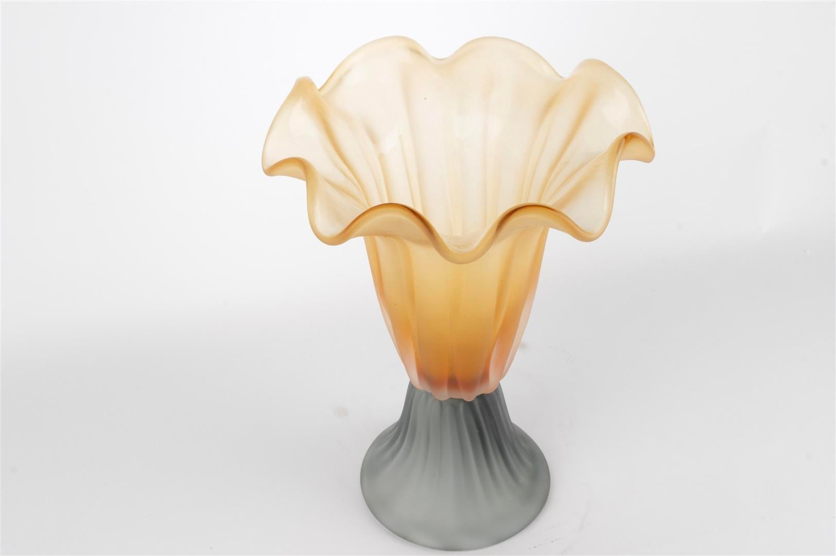 MİKASA AMBER YEŞİL AYAKLI CAM DALGALI VAZO 32X25 CM