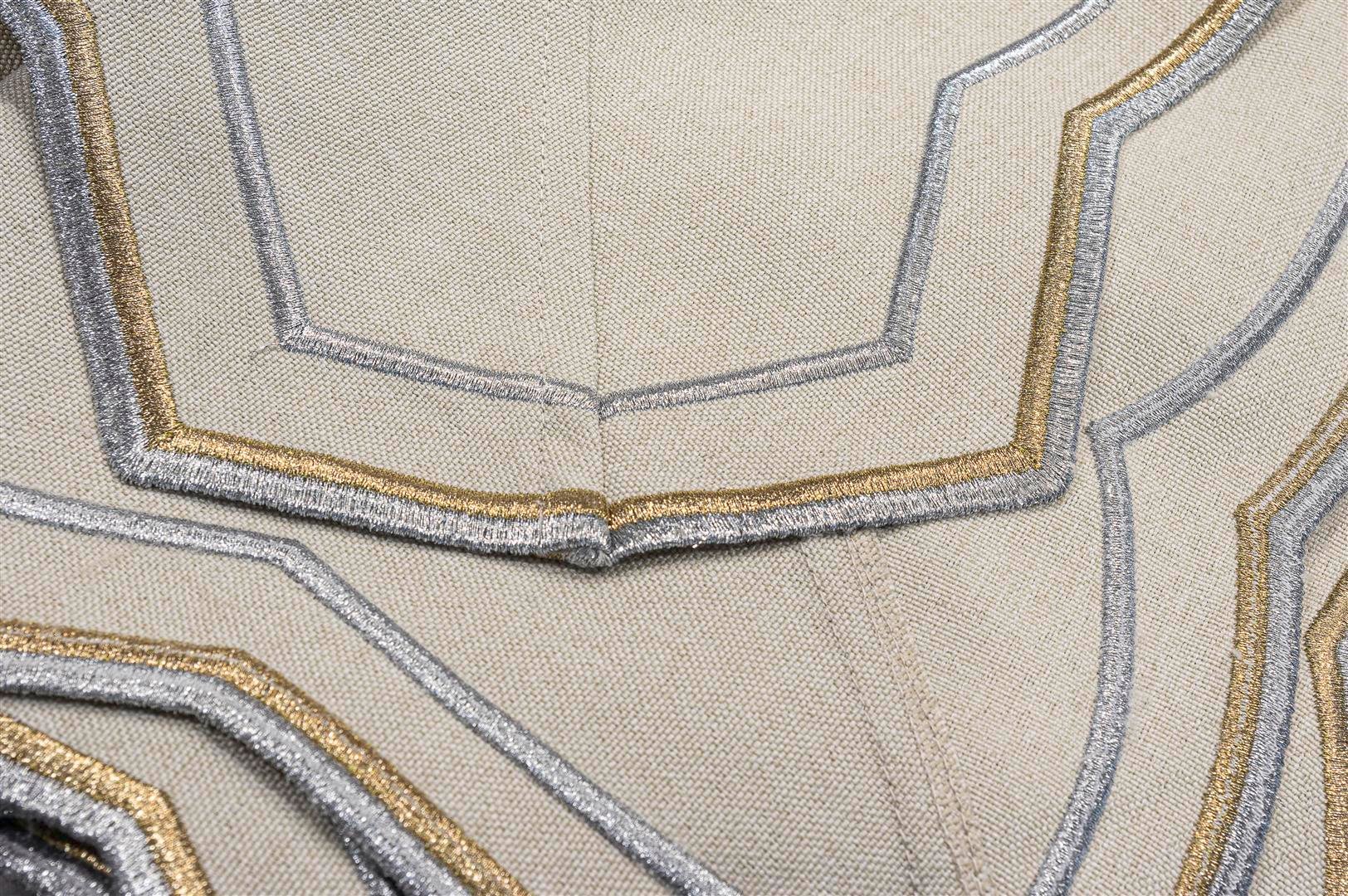 MİKASA CARLA GÜMÜŞ ALTIN MASA ÖRTÜSÜ 180X280 CM