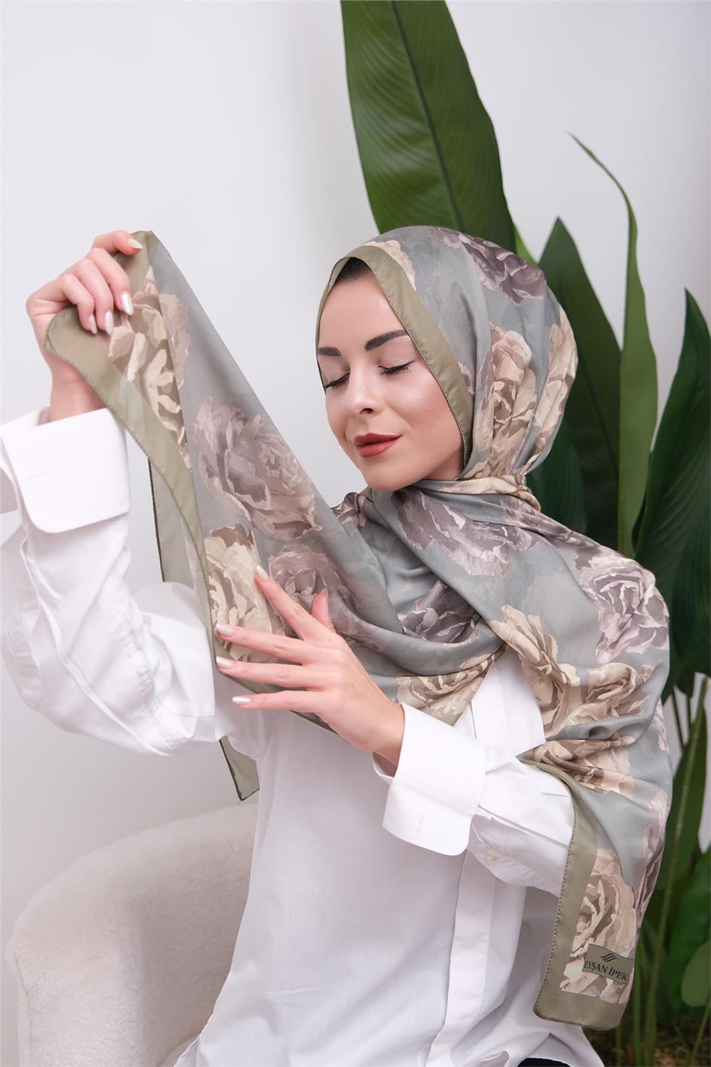 Çiçeksi Dokunuş Desenli Dijital Soft Şal