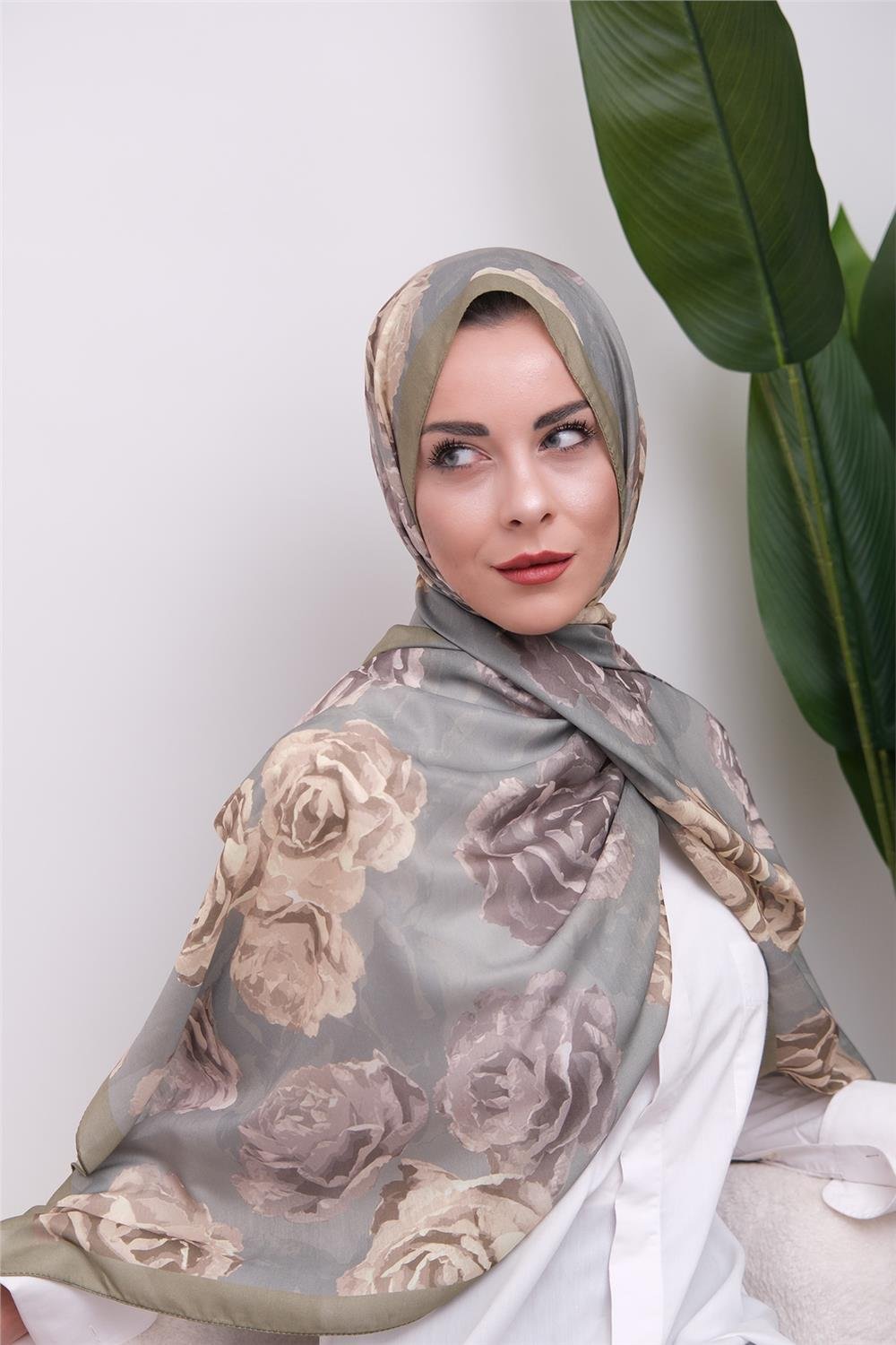 Çiçeksi Dokunuş Desenli Dijital Soft Şal