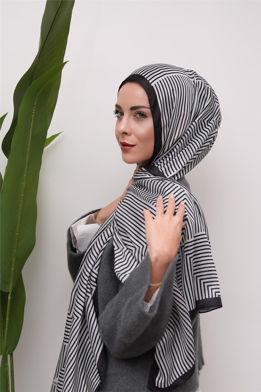 Çizgisel Desenli Dijital Soft Şal