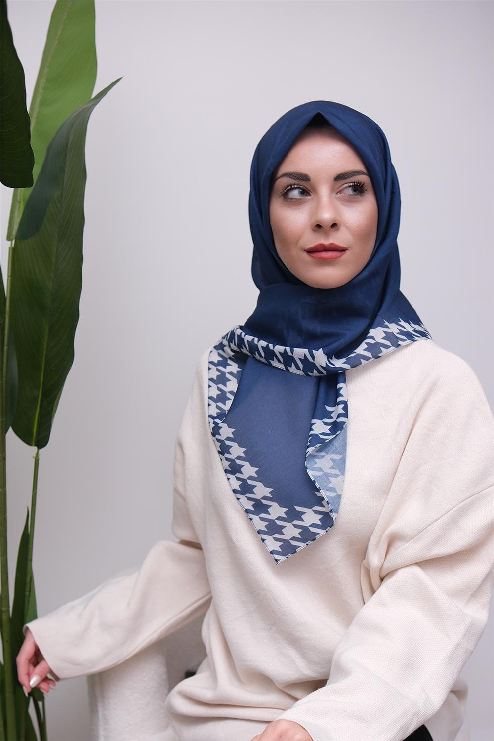 Şık Kazayağı Desenli Dijital Soft Eşarp