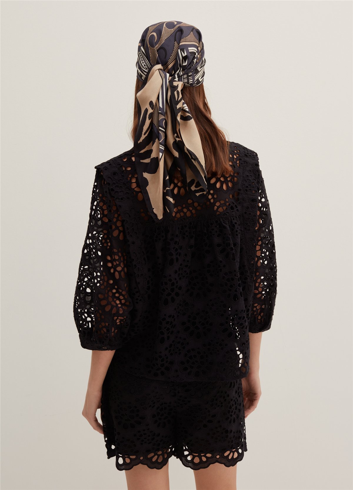 Broderie Anglaise Siyah Bluz