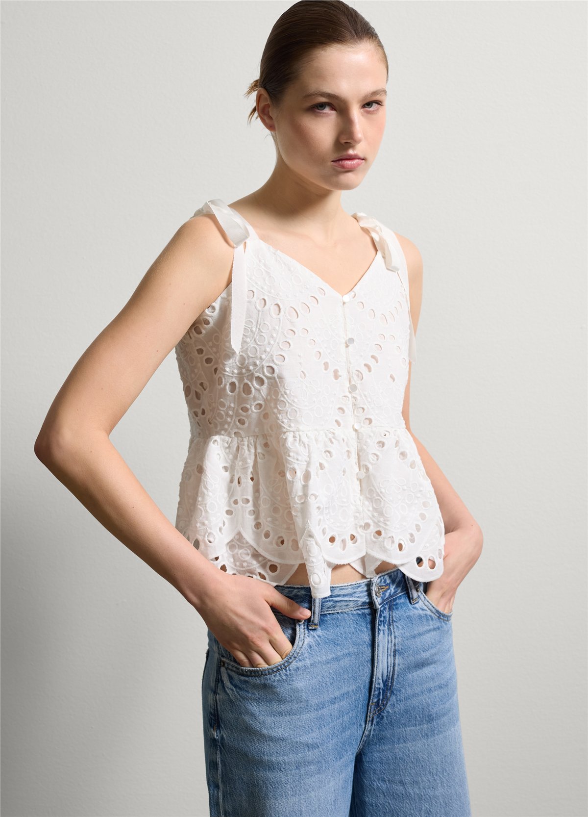 Fiyonk Detaylı Broderie Anglaise Üst