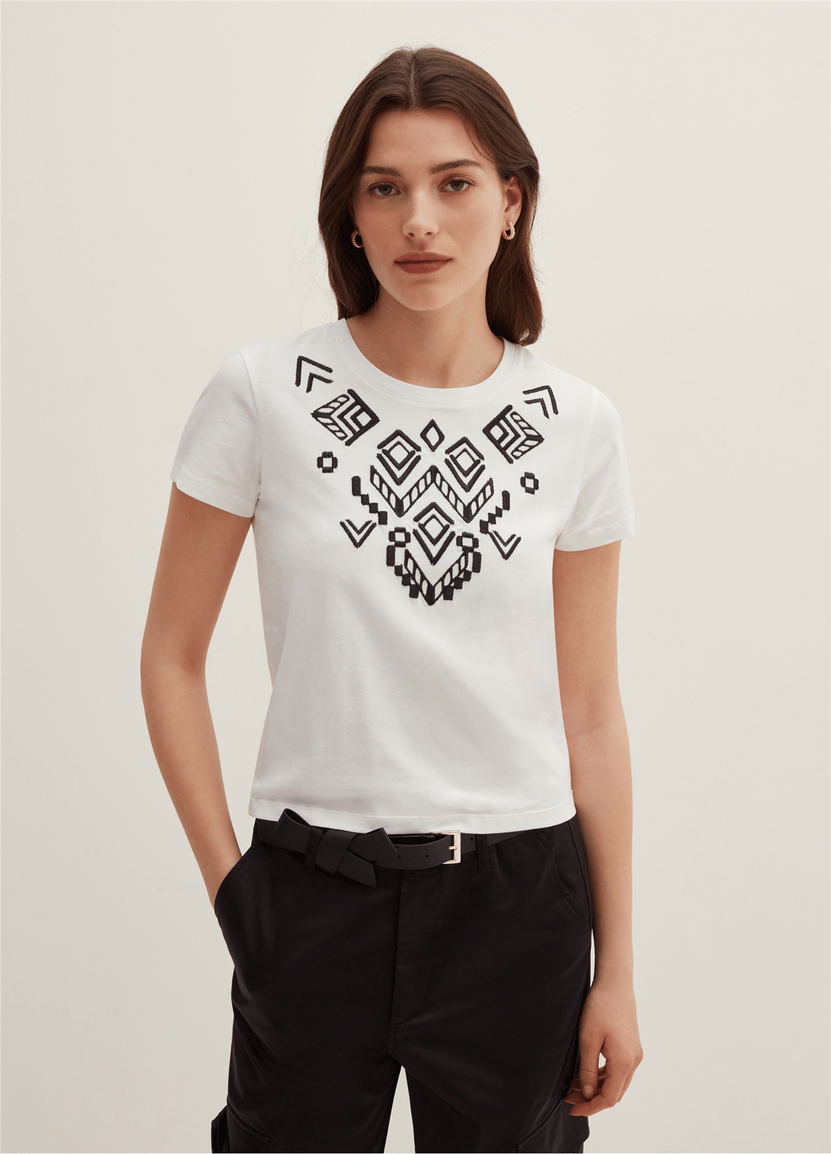 Geleneksel İşlemeli Pamuklu Beyaz Tişört