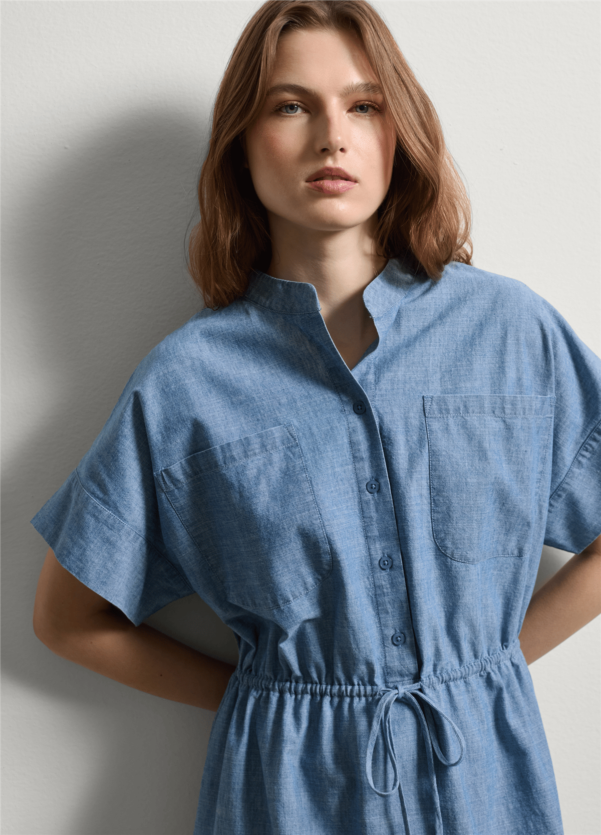 Kısa Akışkan Denim Elbise