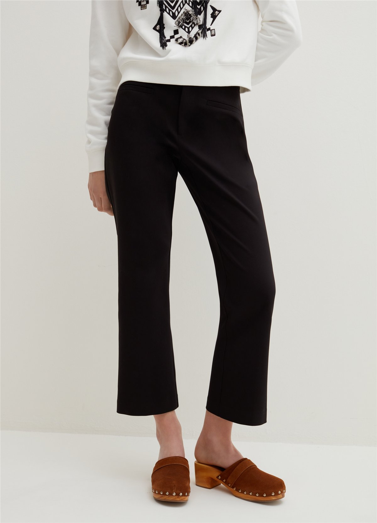 Kısa Siyah Flare Pantolon