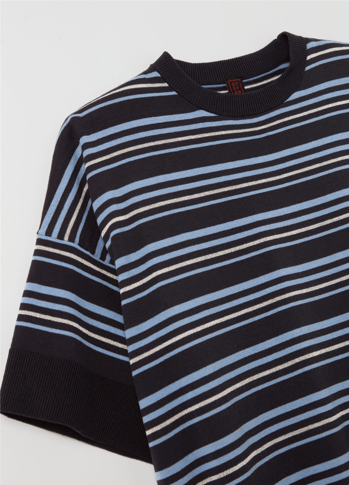 Lurex Detaylı Çizgili Crepe Siyah Tişört