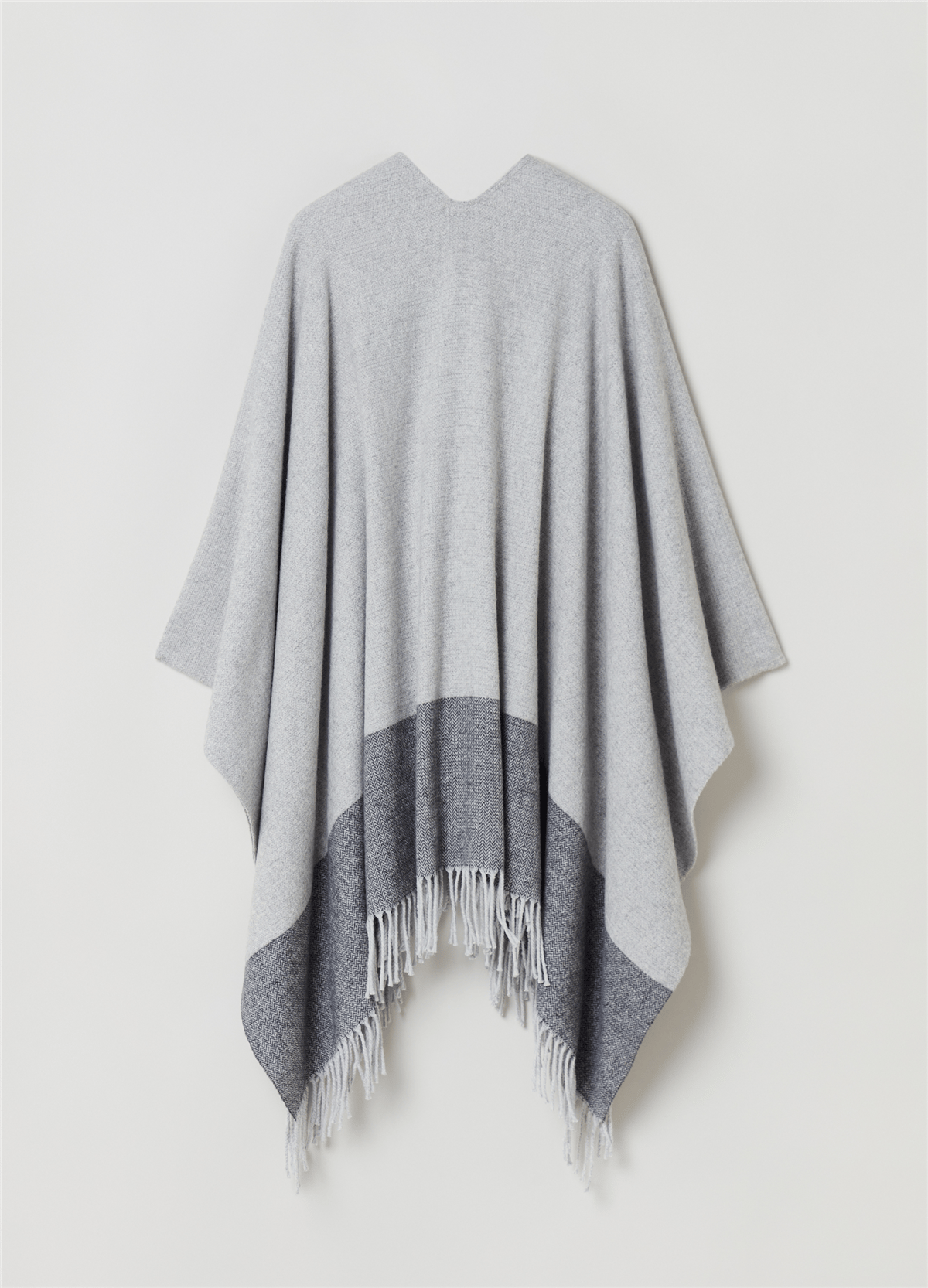 Püsküllü Gri Pelerin