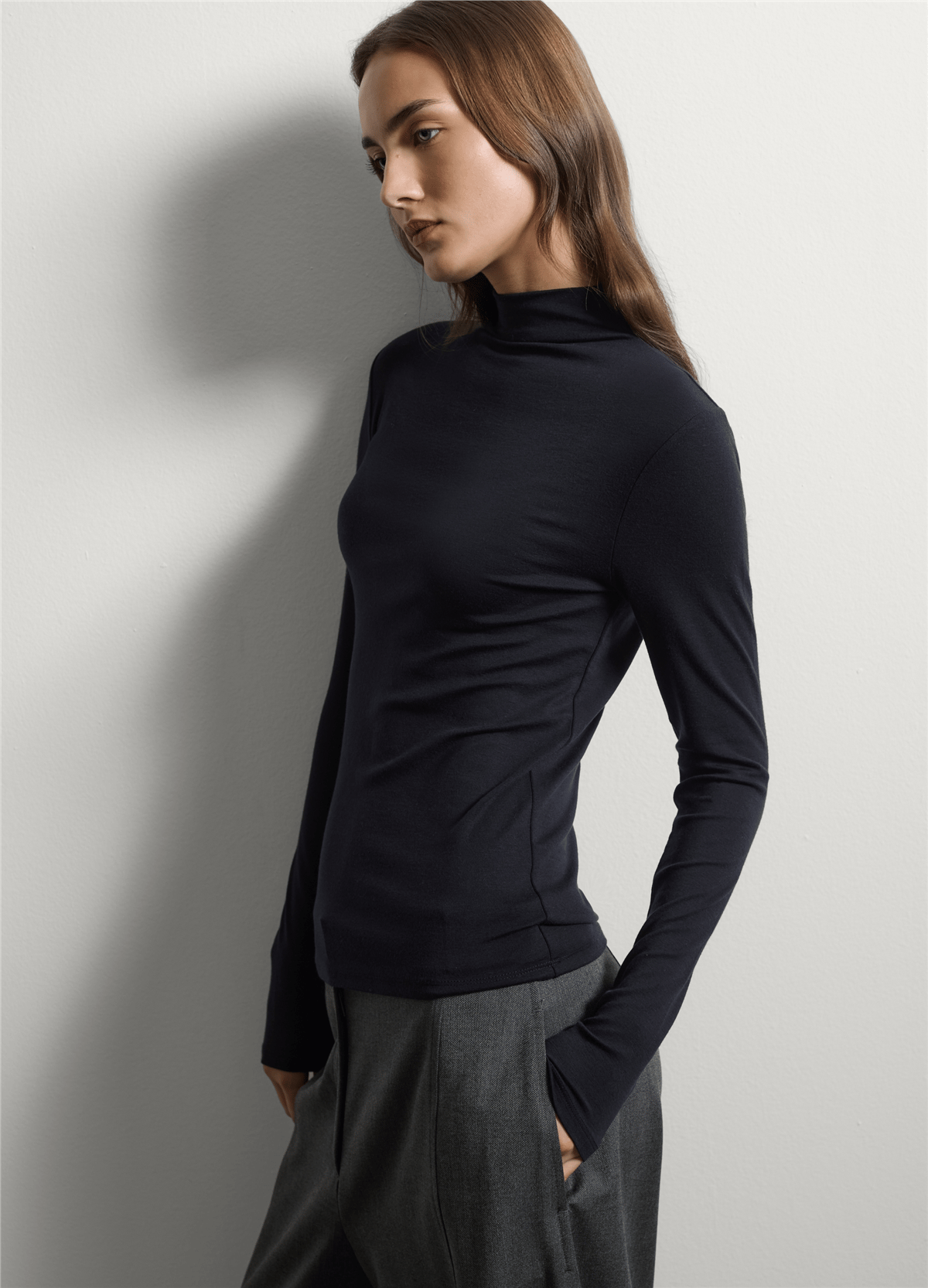 Siyah Regular Fit Lyocell Ve Esnek Yün Karışımlı Bisiklet Yaka Bluz