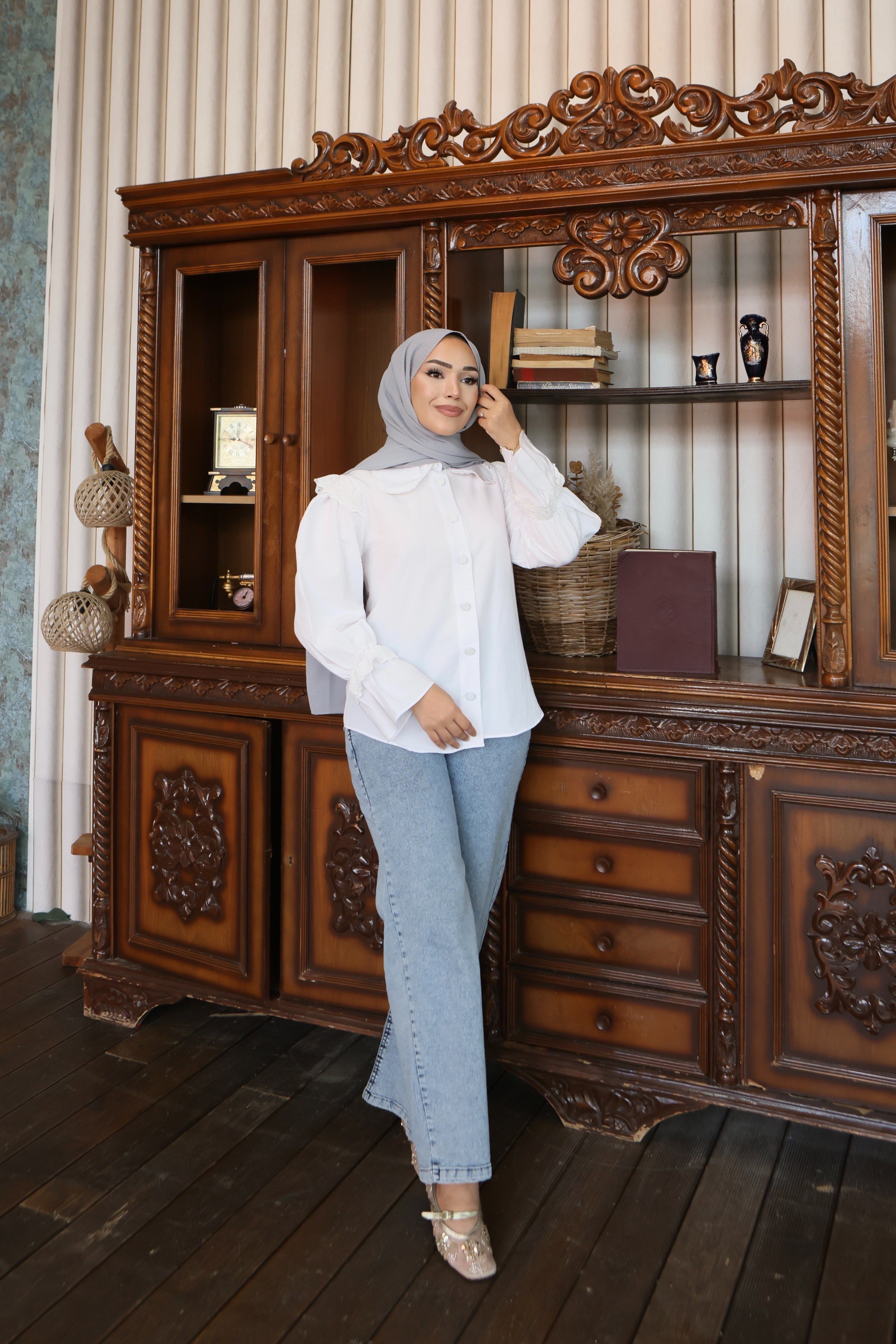 Bebe Yaka Balon Kol Detaylı Gömlek