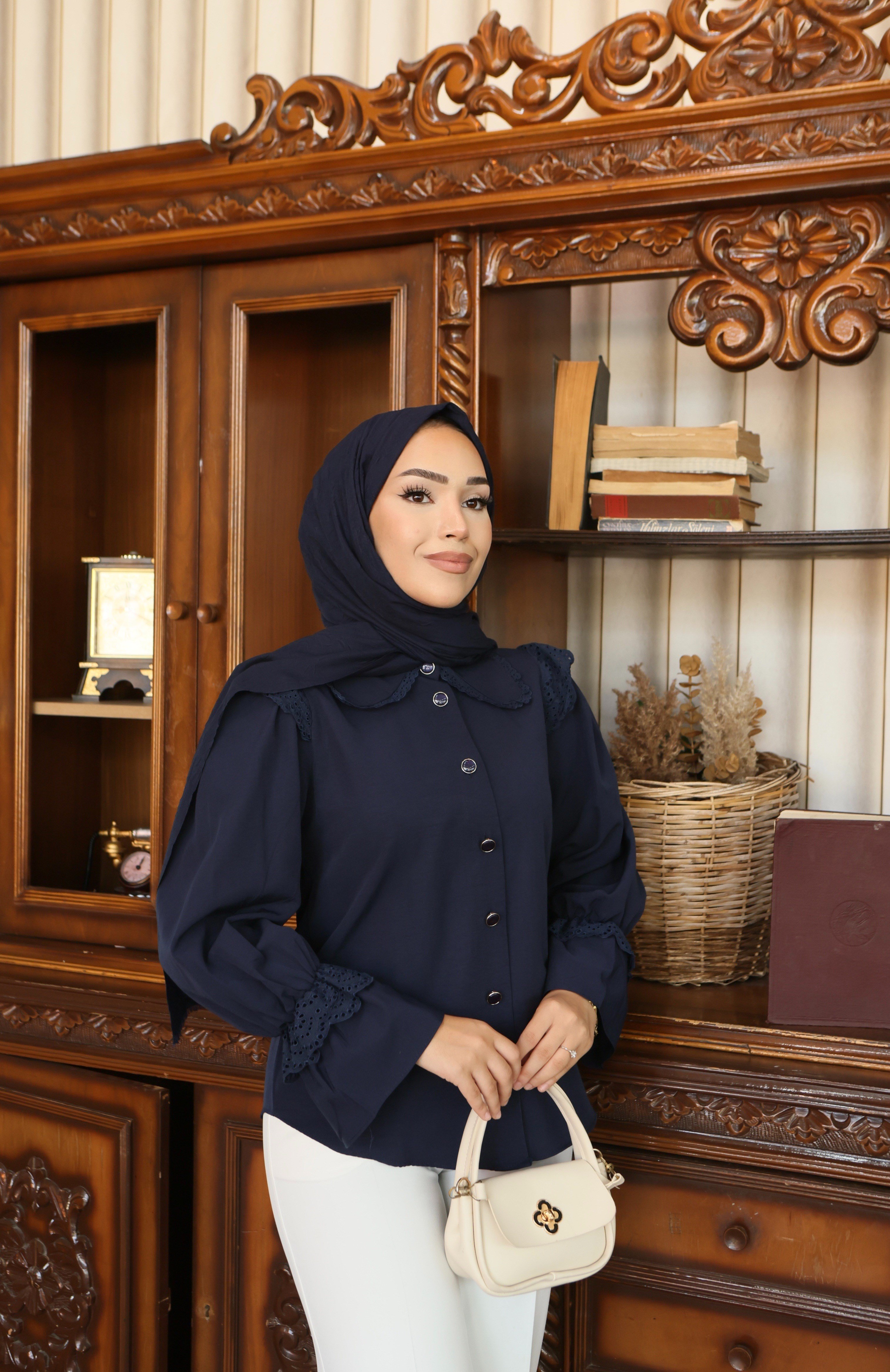 Bebe Yaka Balon Kol Detaylı Gömlek