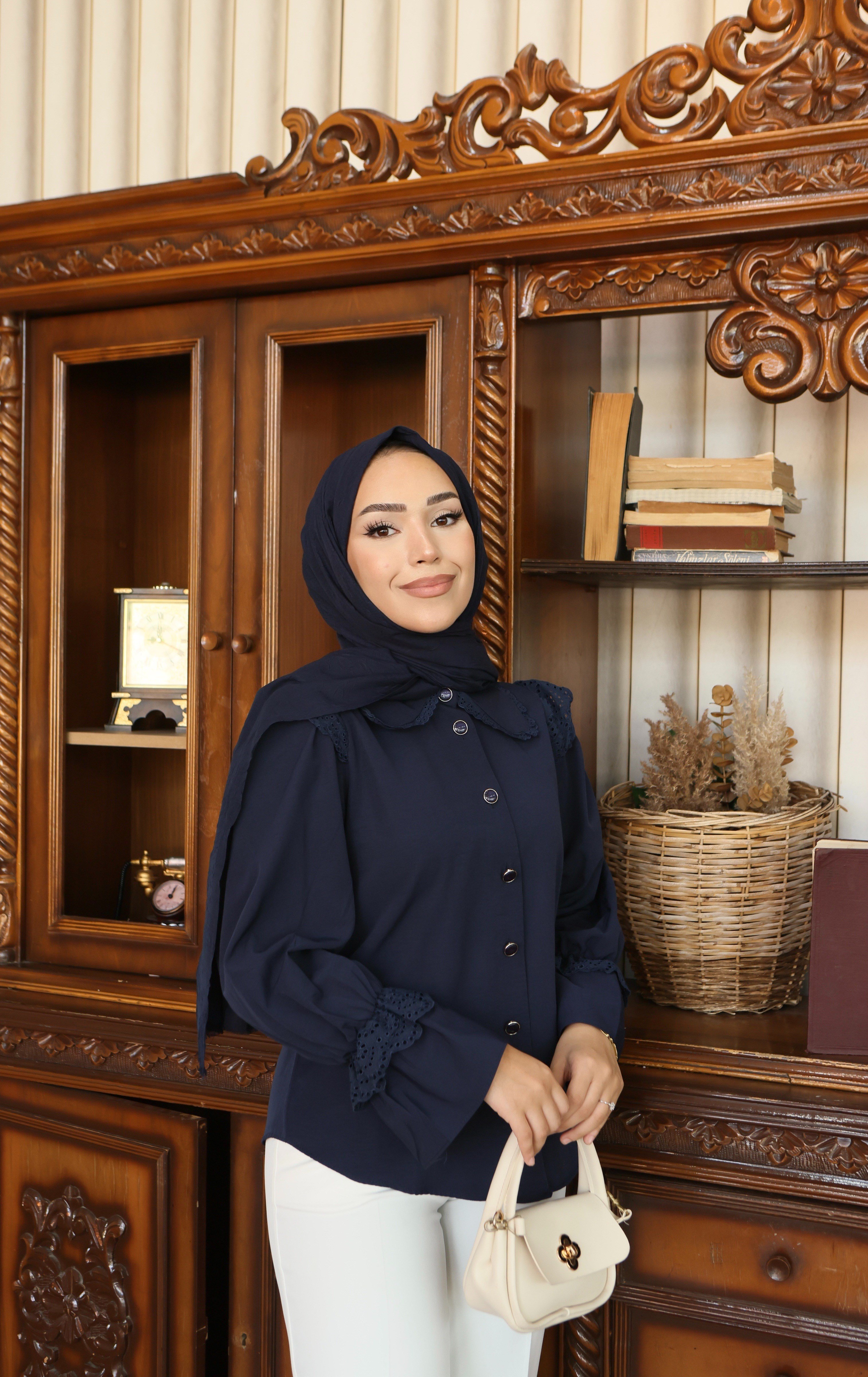 Bebe Yaka Balon Kol Detaylı Gömlek
