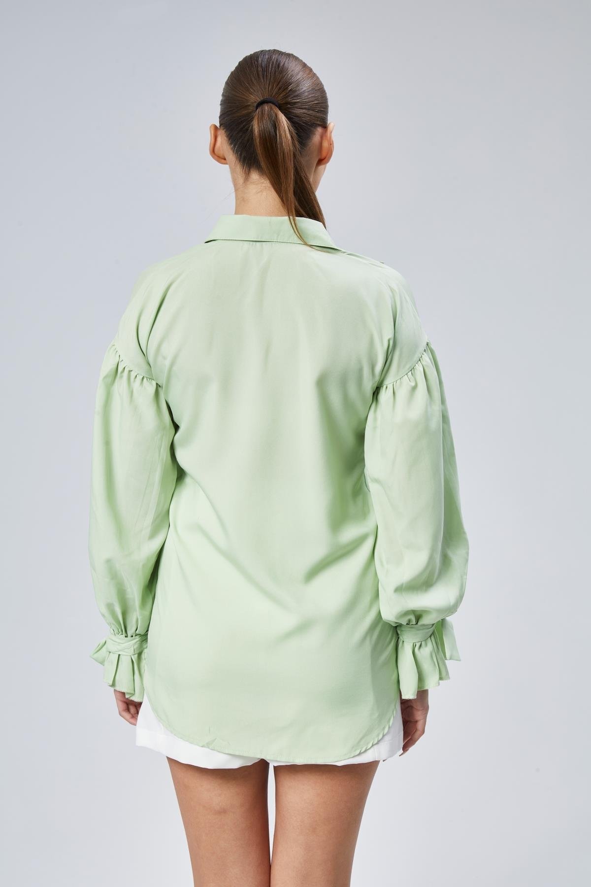 Oversize Büzgü Detaylı Saten Bluz