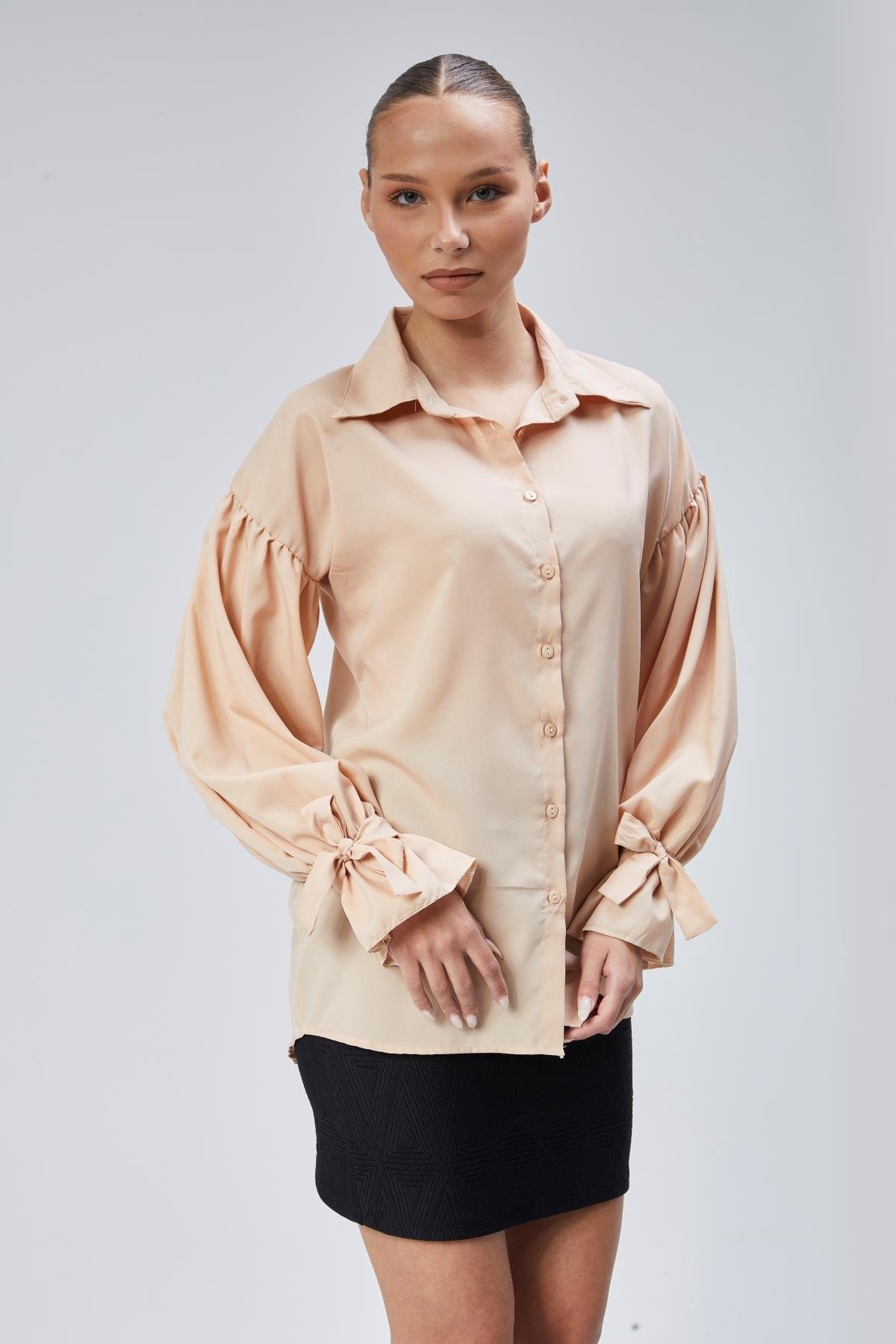 Oversize Büzgü Detaylı Saten Bluz