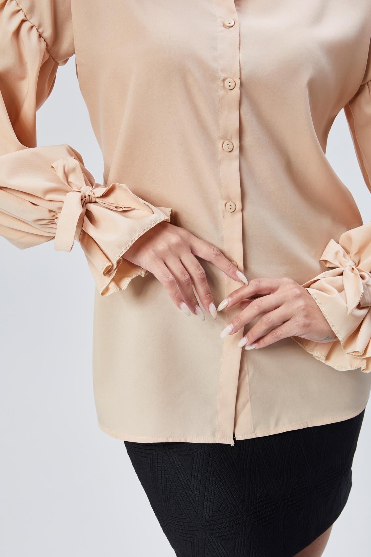 Oversize Büzgü Detaylı Saten Bluz