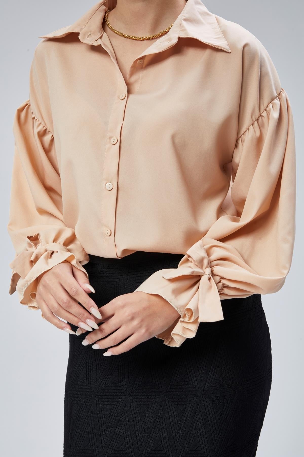 Oversize Büzgü Detaylı Saten Bluz