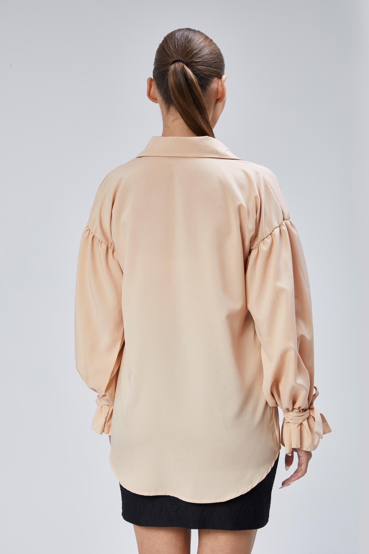 Oversize Büzgü Detaylı Saten Bluz