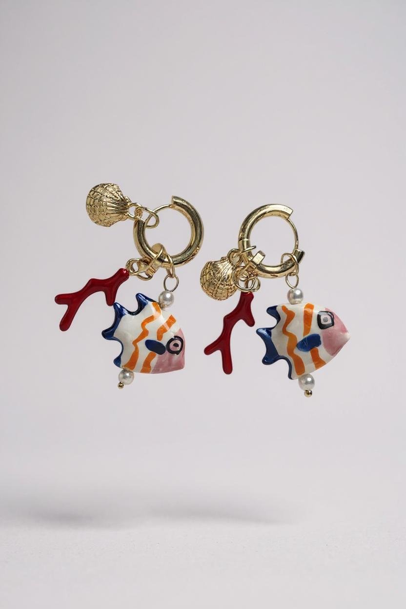 CHARM DETAYLI BALIK MERCAN KÜPE